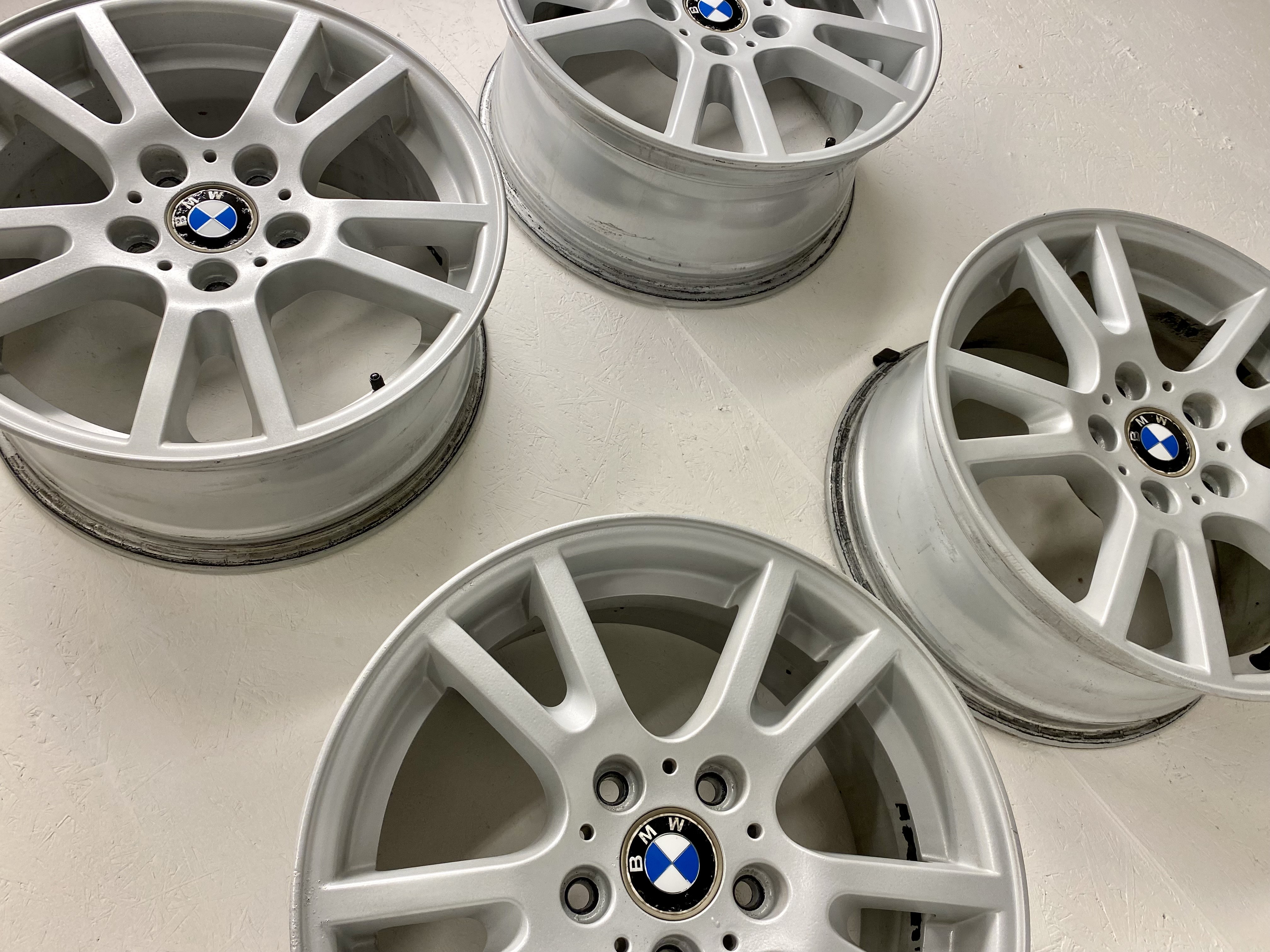 BEGAGNAT | 4 st | 17" BMW X3 E83 3412060 ALUFÄLGAR Ljus silver | 5x120 8x17 ET46 72.6 - 2
