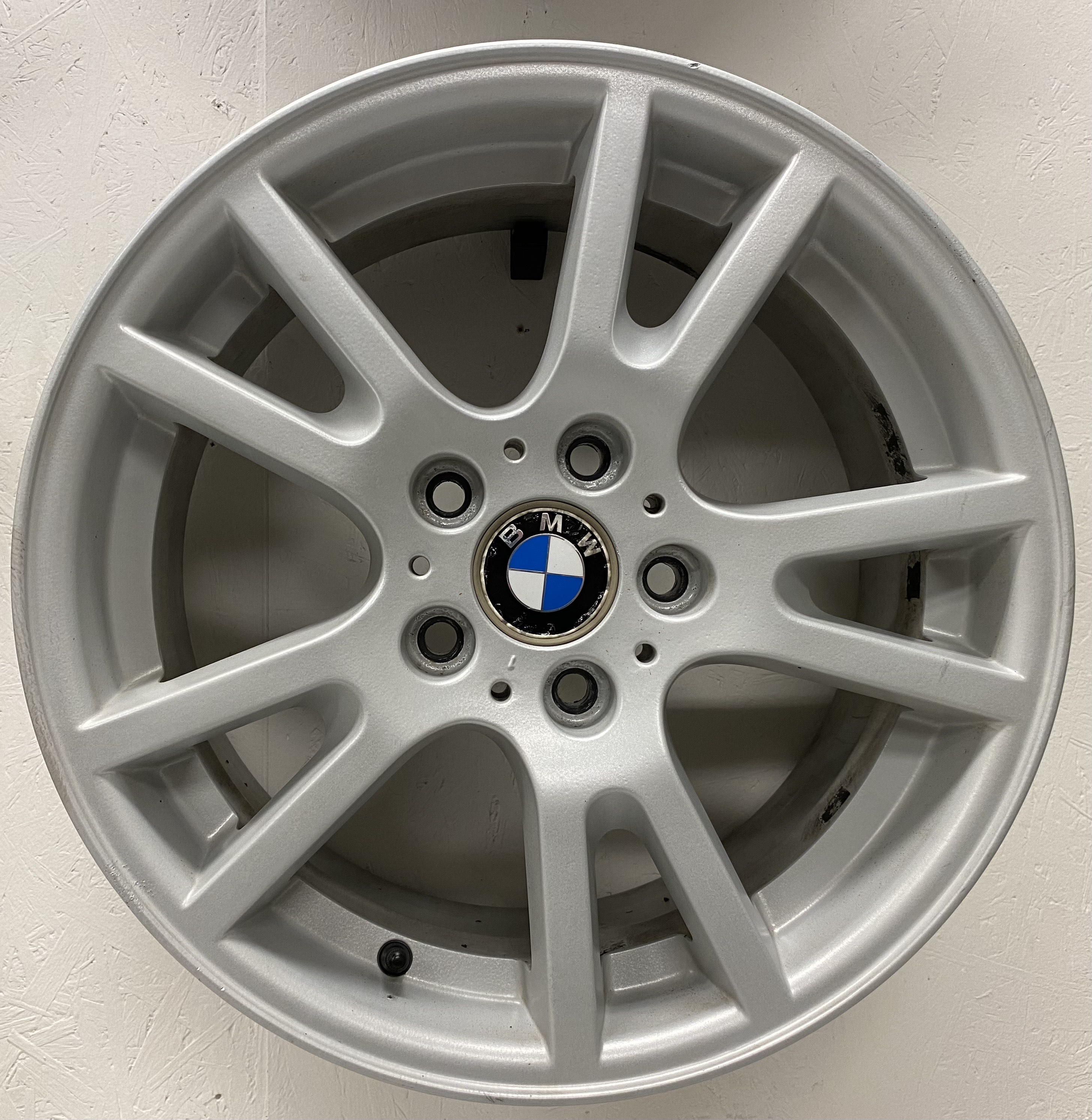 BEGAGNAT | 4 st | 17" BMW X3 E83 3412060 ALUFÄLGAR Ljus silver | 5x120 8x17 ET46 72.6 - 8