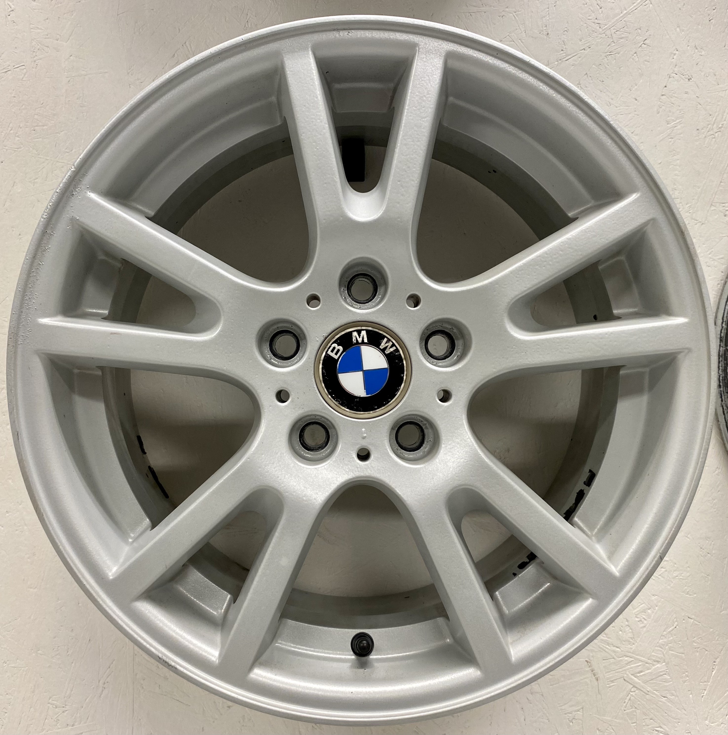 BEGAGNAT | 4 st | 17" BMW X3 E83 3412060 ALUFÄLGAR Ljus silver | 5x120 8x17 ET46 72.6 - 7