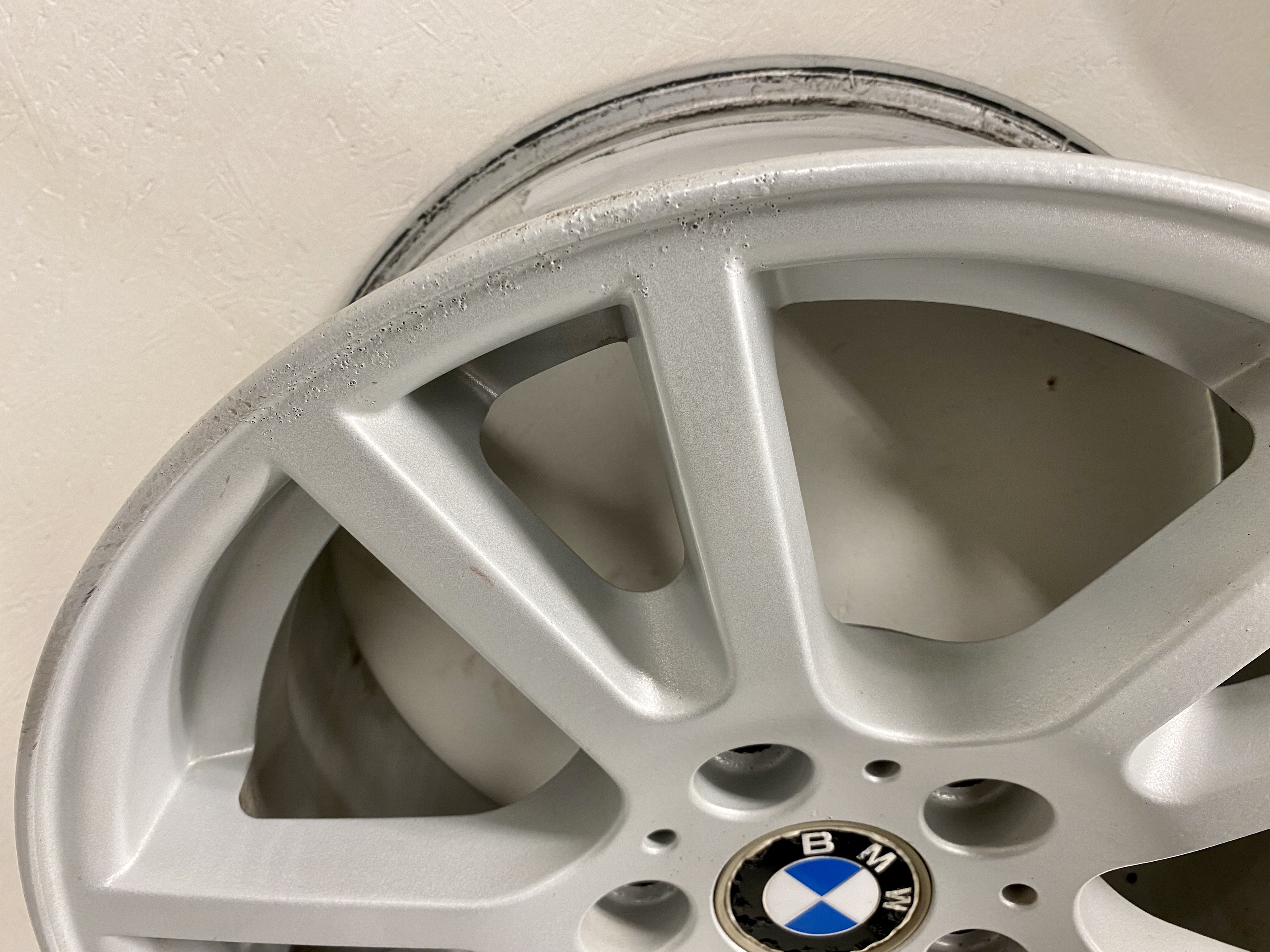 BEGAGNAT | 4 st | 17" BMW X3 E83 3412060 ALUFÄLGAR Ljus silver | 5x120 8x17 ET46 72.6 - 3