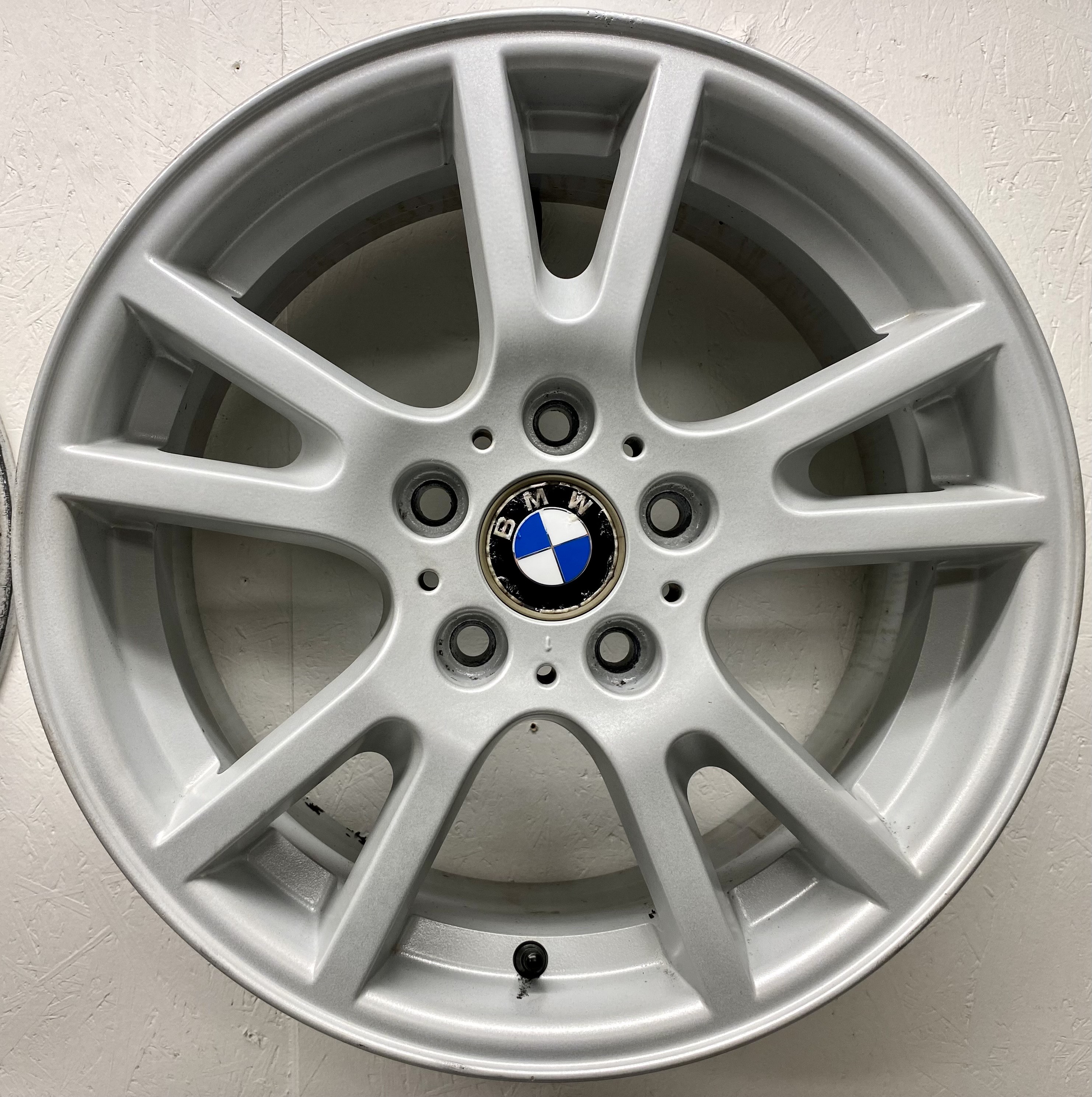 BEGAGNAT | 4 st | 17" BMW X3 E83 3412060 ALUFÄLGAR Ljus silver | 5x120 8x17 ET46 72.6 - 5
