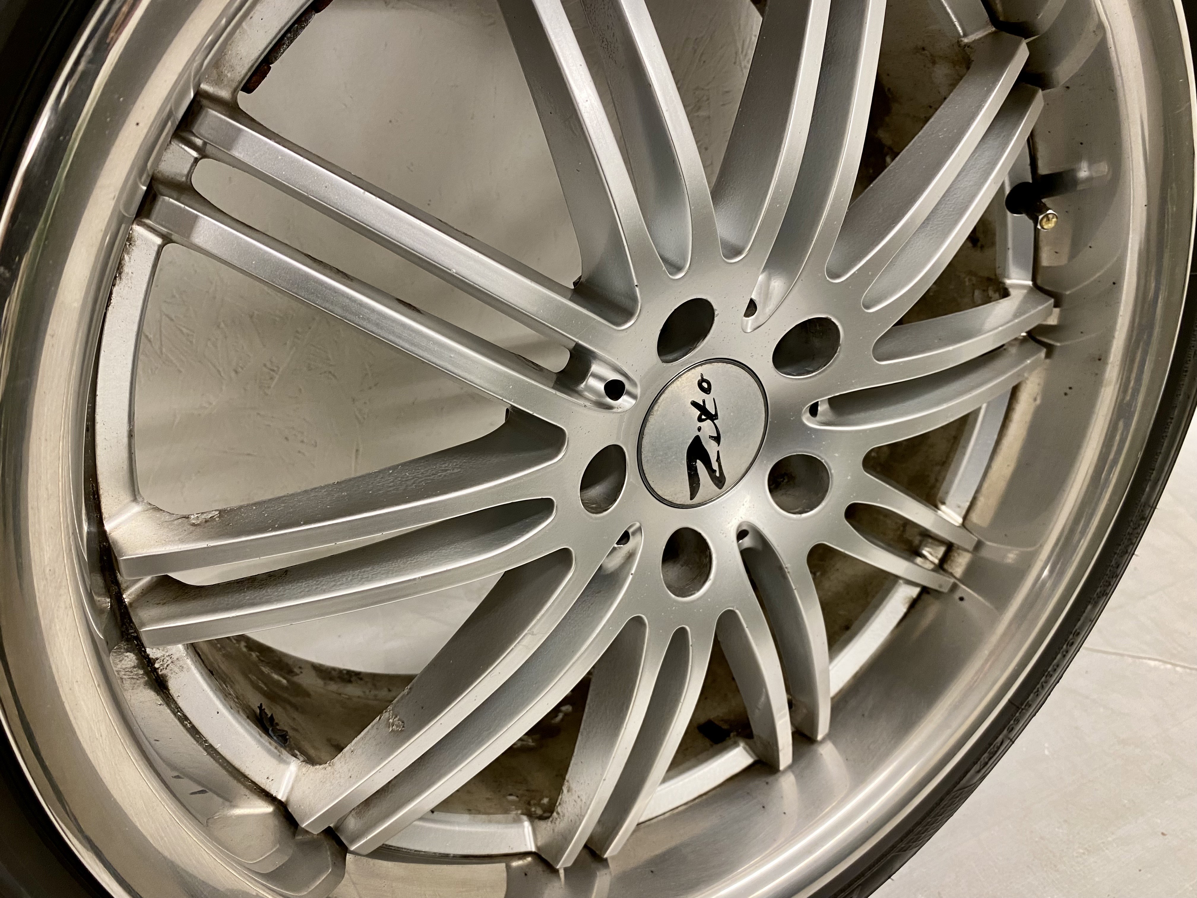 Kompletta Sommarhjul | ZITO Audi A4 A6 Allroad A8 S8 5x112 8.5x19 ET35 73.1 + 235/40 R19 98W Landsail LS588 UHP | V02-2017 | 5|5|5|5 mm - 11
