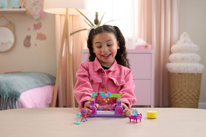 Gabby's Dollhose Movie Pawsome Party Room Story Set - 3