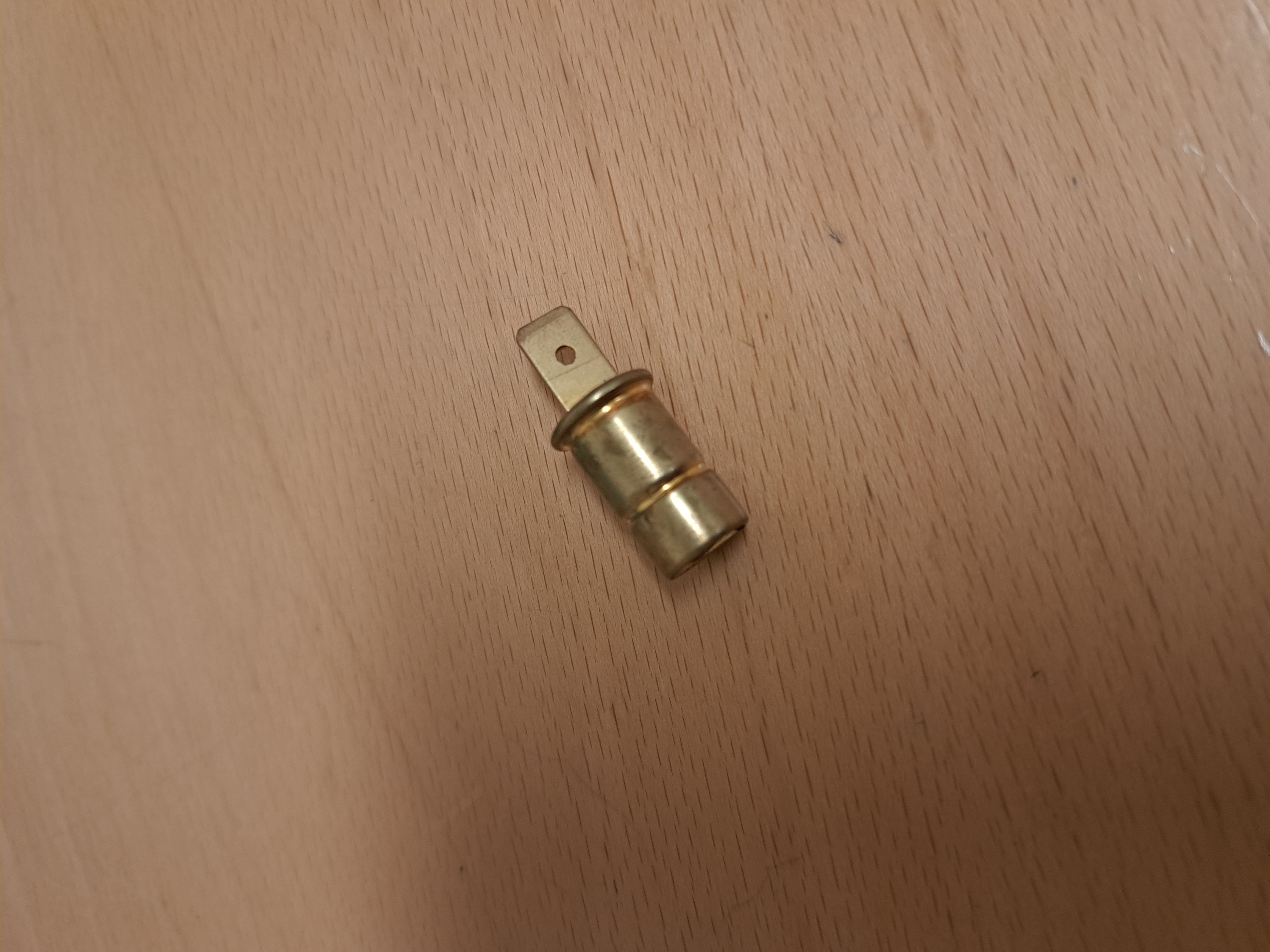 Bulb socket