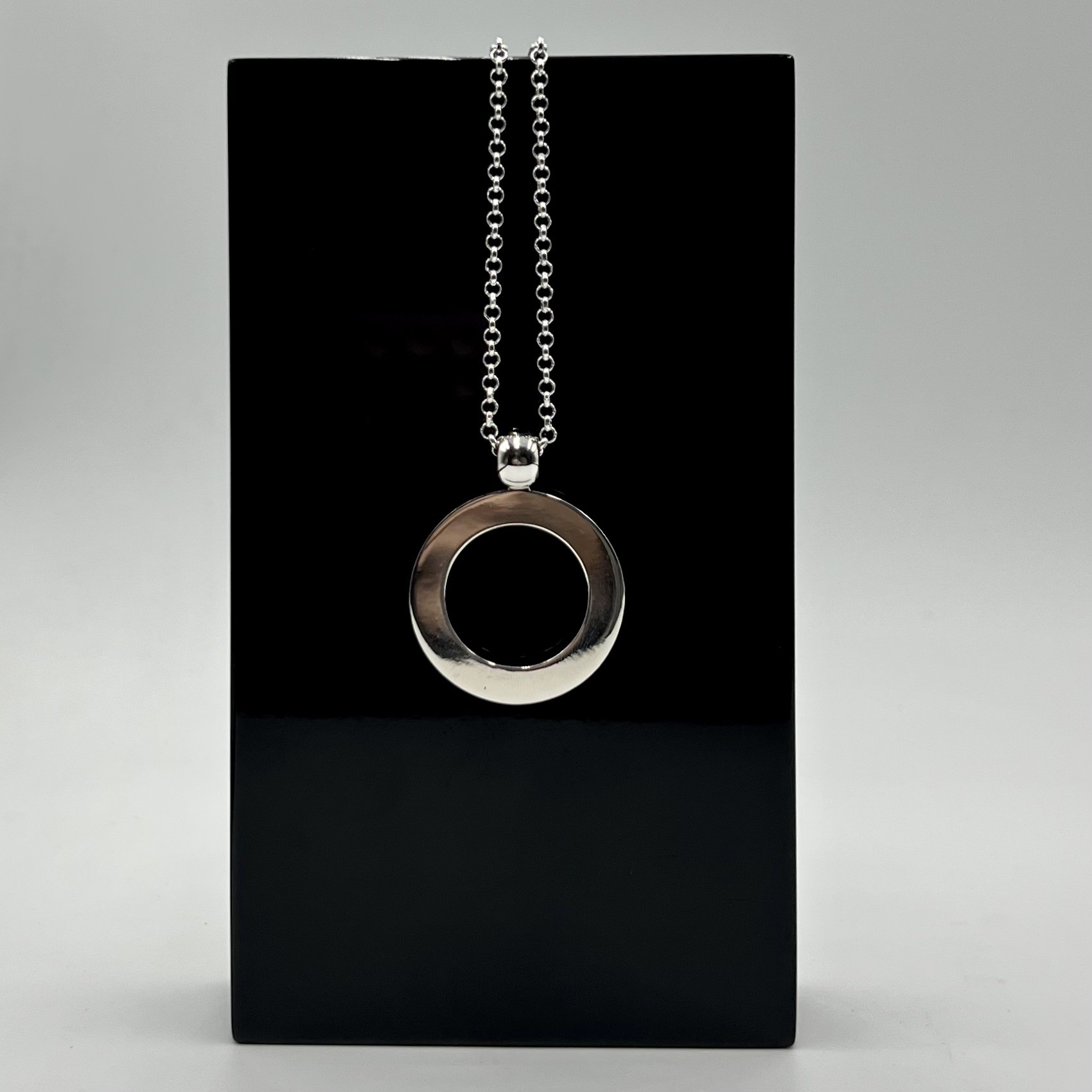 Hänge Exign öppen cirkel handgjort silver 