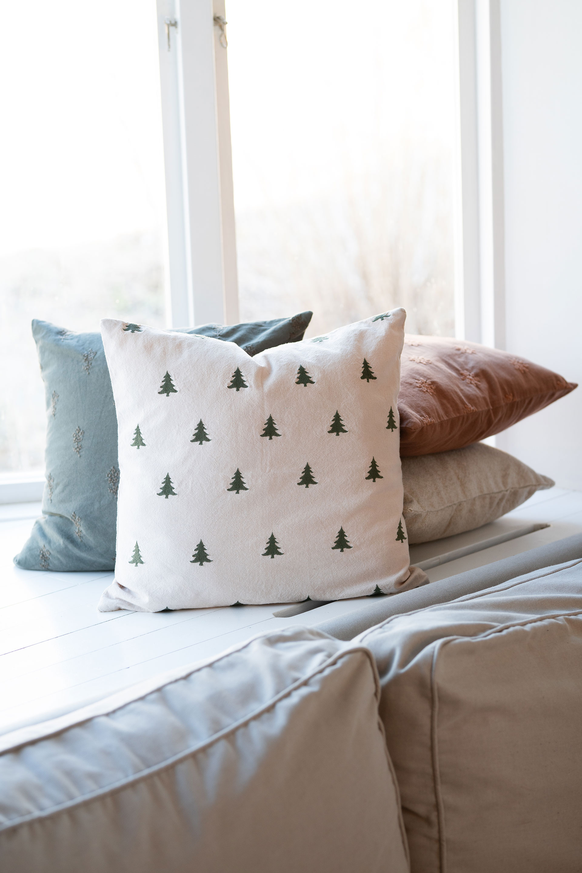 Cushion cover Spruce Forest - Embroidered - Cotton - Beige - 45 x 45 cm