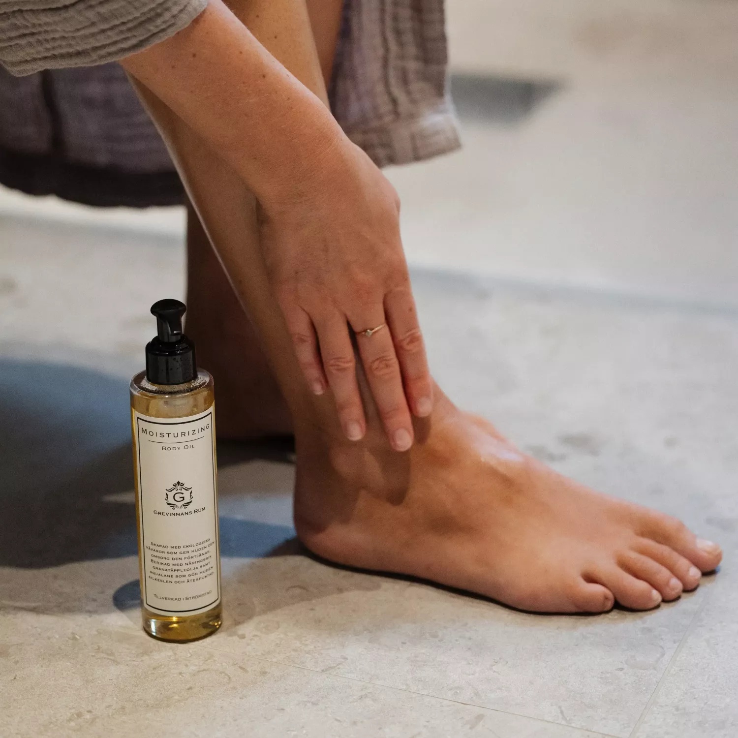 Moisturizing body oil 200 ml Grevinnans rum - 3