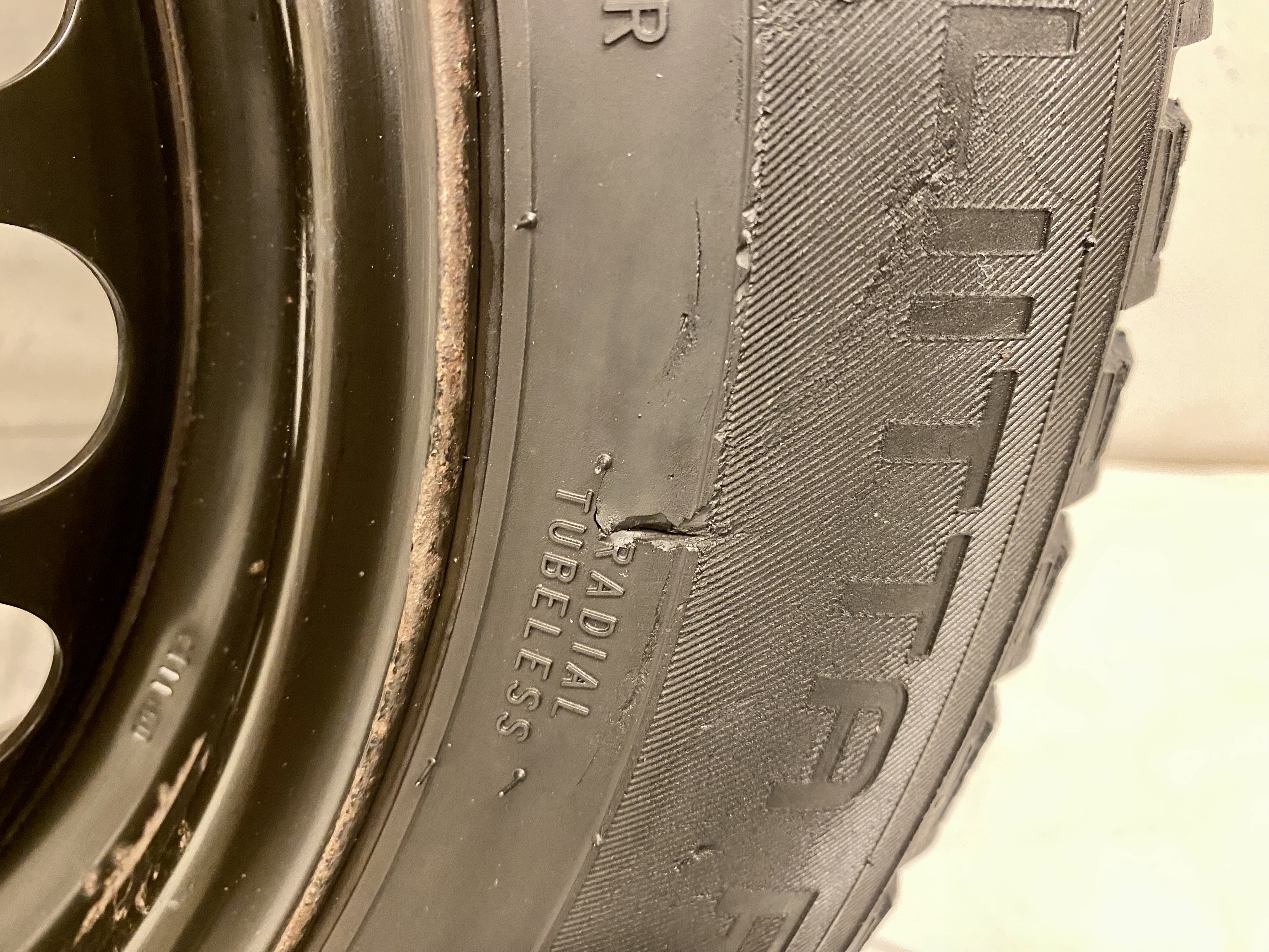 Kompletta Vinterhjul Friktion | 15" Renault ZOE 2019- 5x114.3 6x15 ET40 66.1 + 185/65 R15 88R Nokian Hakkapeliitta R3 | V33-2019 | 6|6|5|5 mm - 7