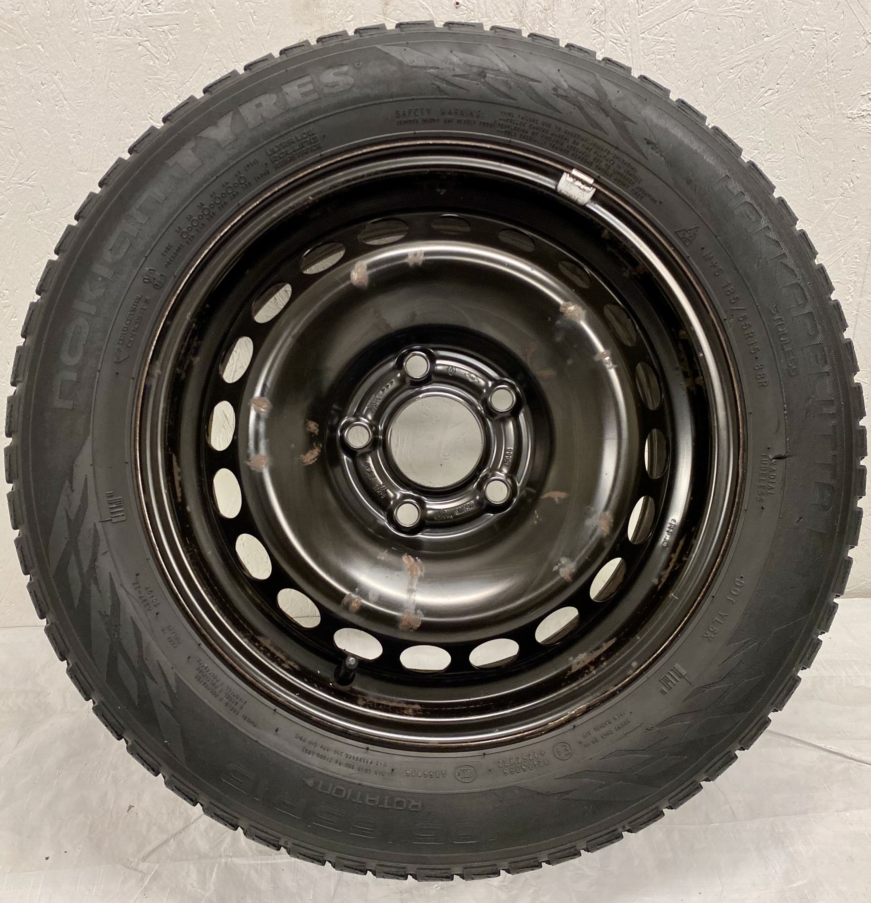 Kompletta Vinterhjul Friktion | 15" Renault ZOE 2019- 5x114.3 6x15 ET40 66.1 + 185/65 R15 88R Nokian Hakkapeliitta R3 | V33-2019 | 6|6|5|5 mm - 6