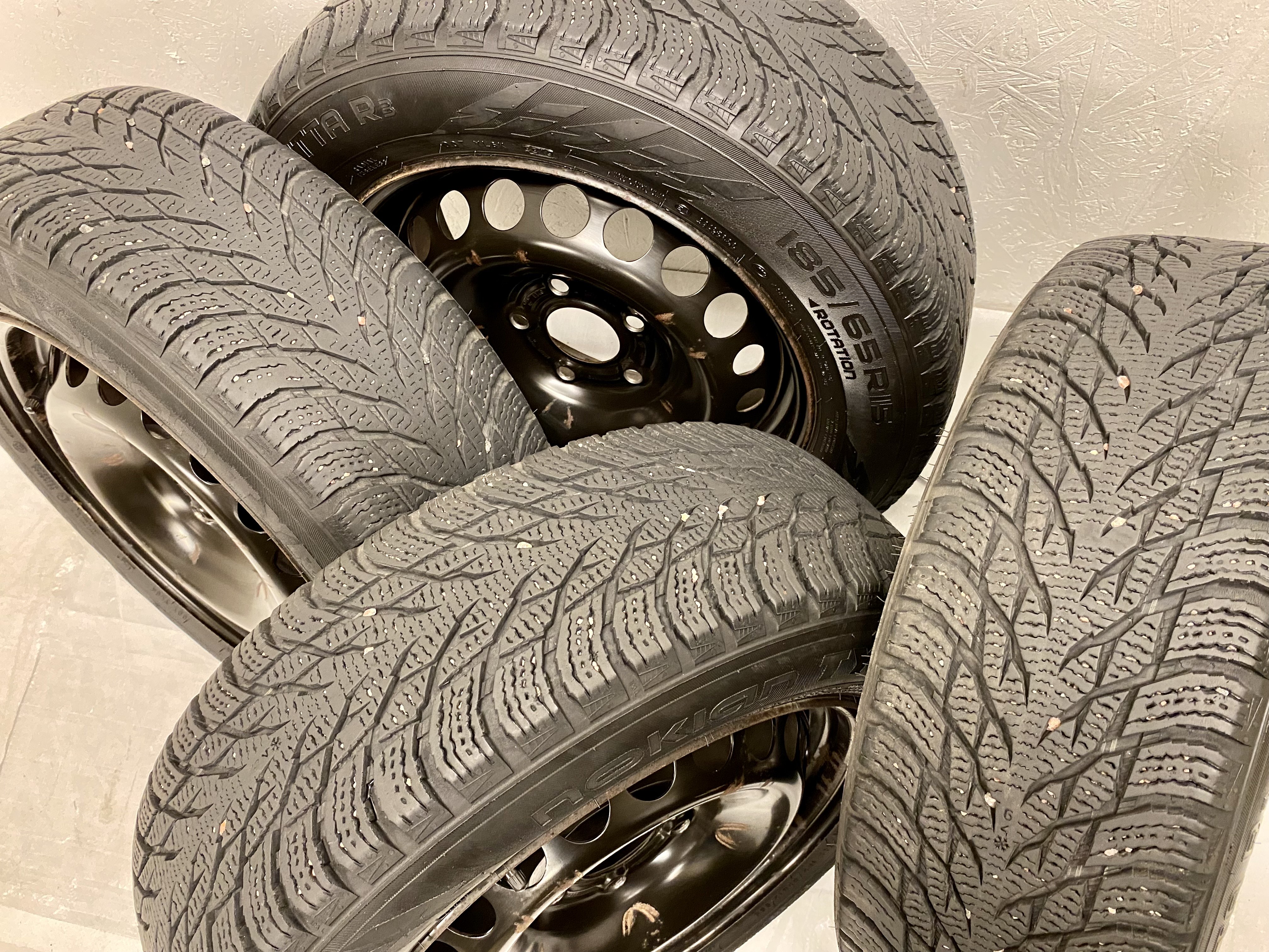 Kompletta Vinterhjul Friktion | 15" Renault ZOE 2019- 5x114.3 6x15 ET40 66.1 + 185/65 R15 88R Nokian Hakkapeliitta R3 | V33-2019 | 6|6|5|5 mm - 2