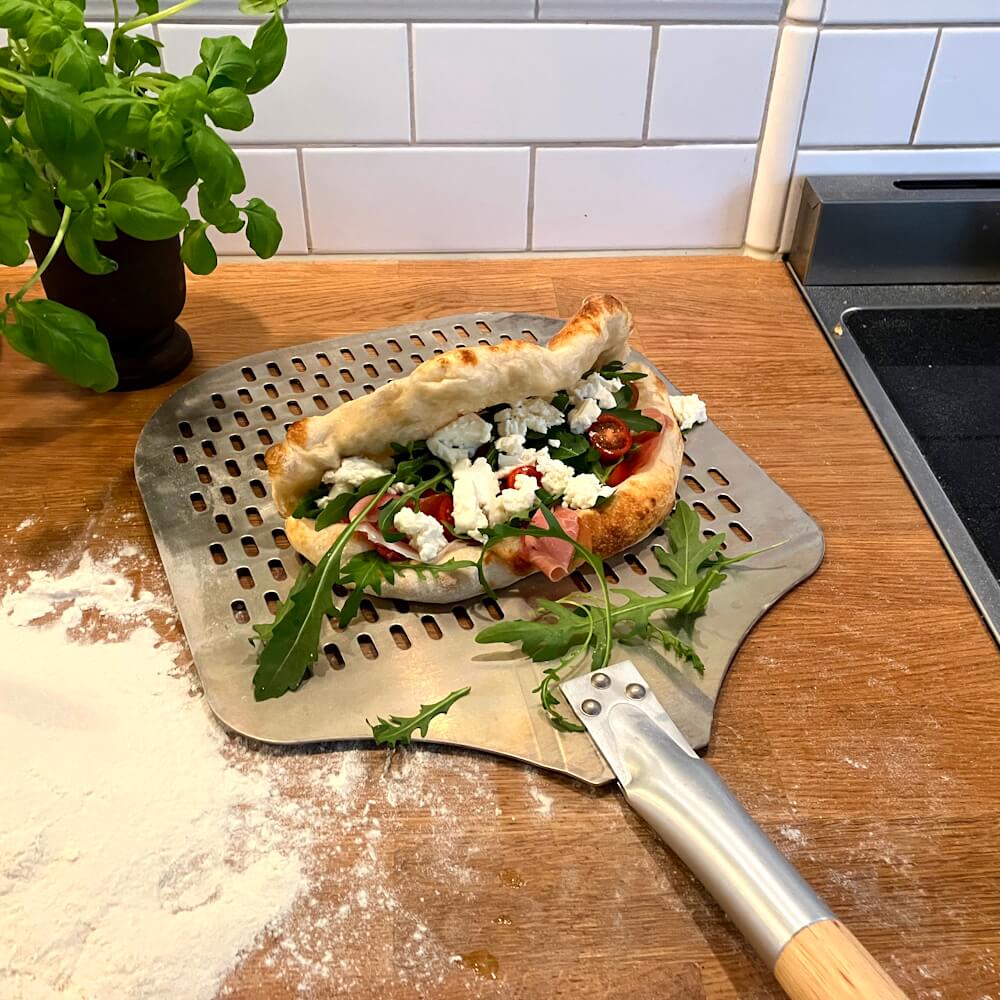 Pizzaspade till pizzabaket eller brödbaket hemma