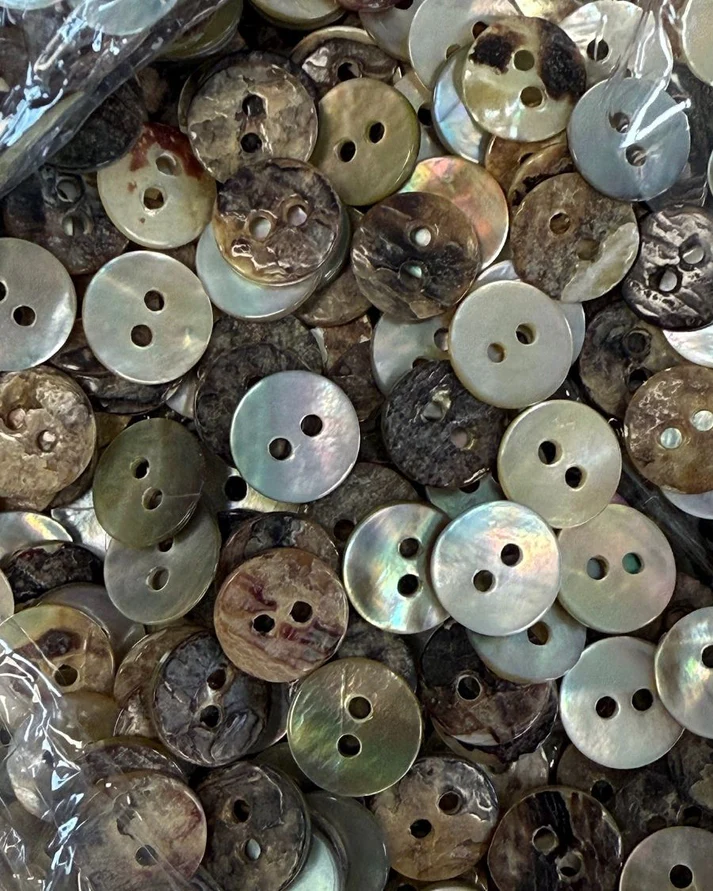 Knappar av pärlemor Ø11,4 mm - 12  - PetiteKnit