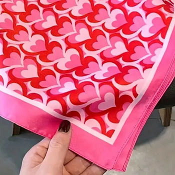 Satinscarf -Röd scarf med Hjärtmönster- Fyrkant