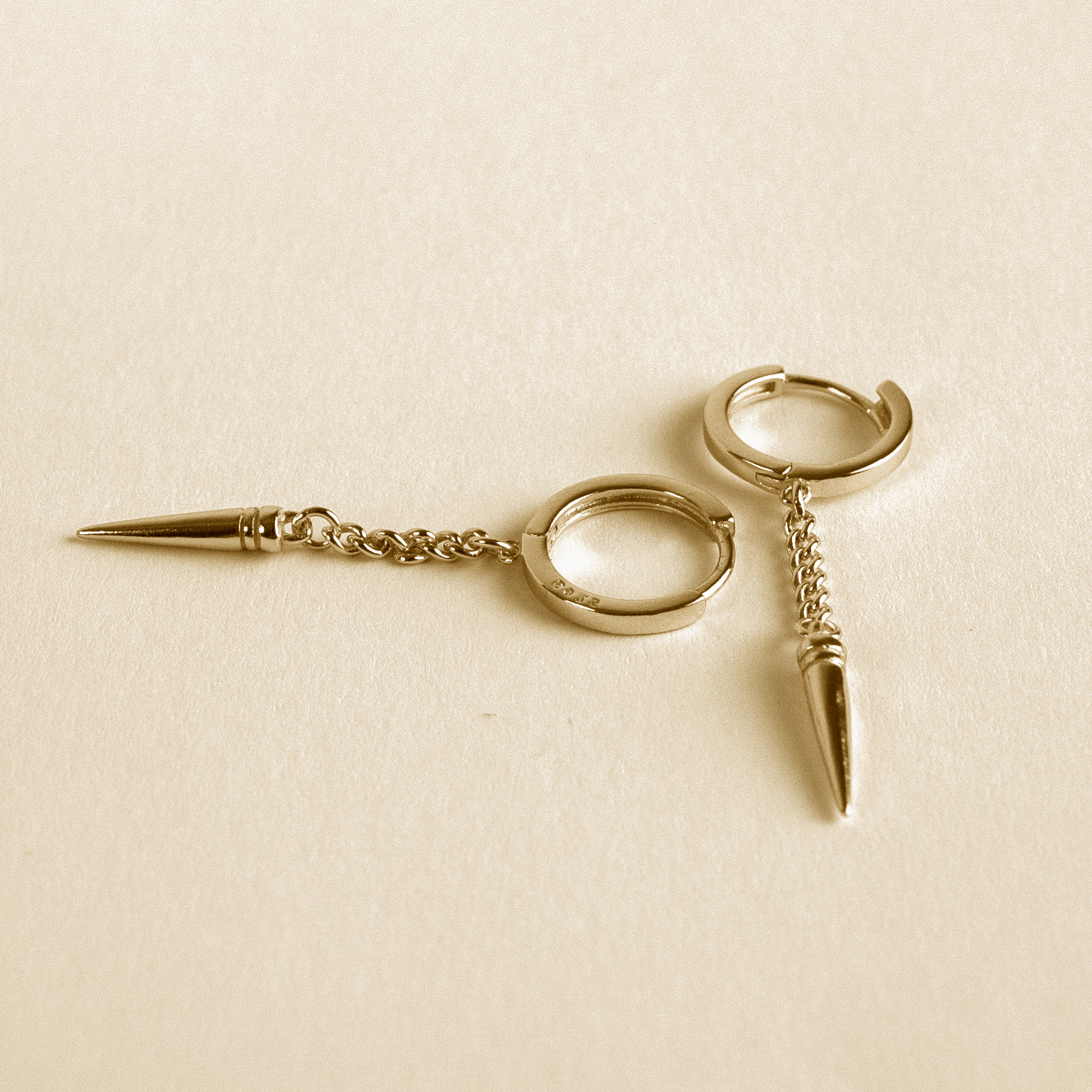Chain with spike earrings gold