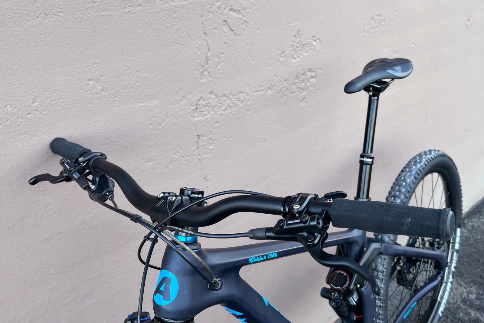 Akkebike - Tjidtják 1586 - Såld - 3
