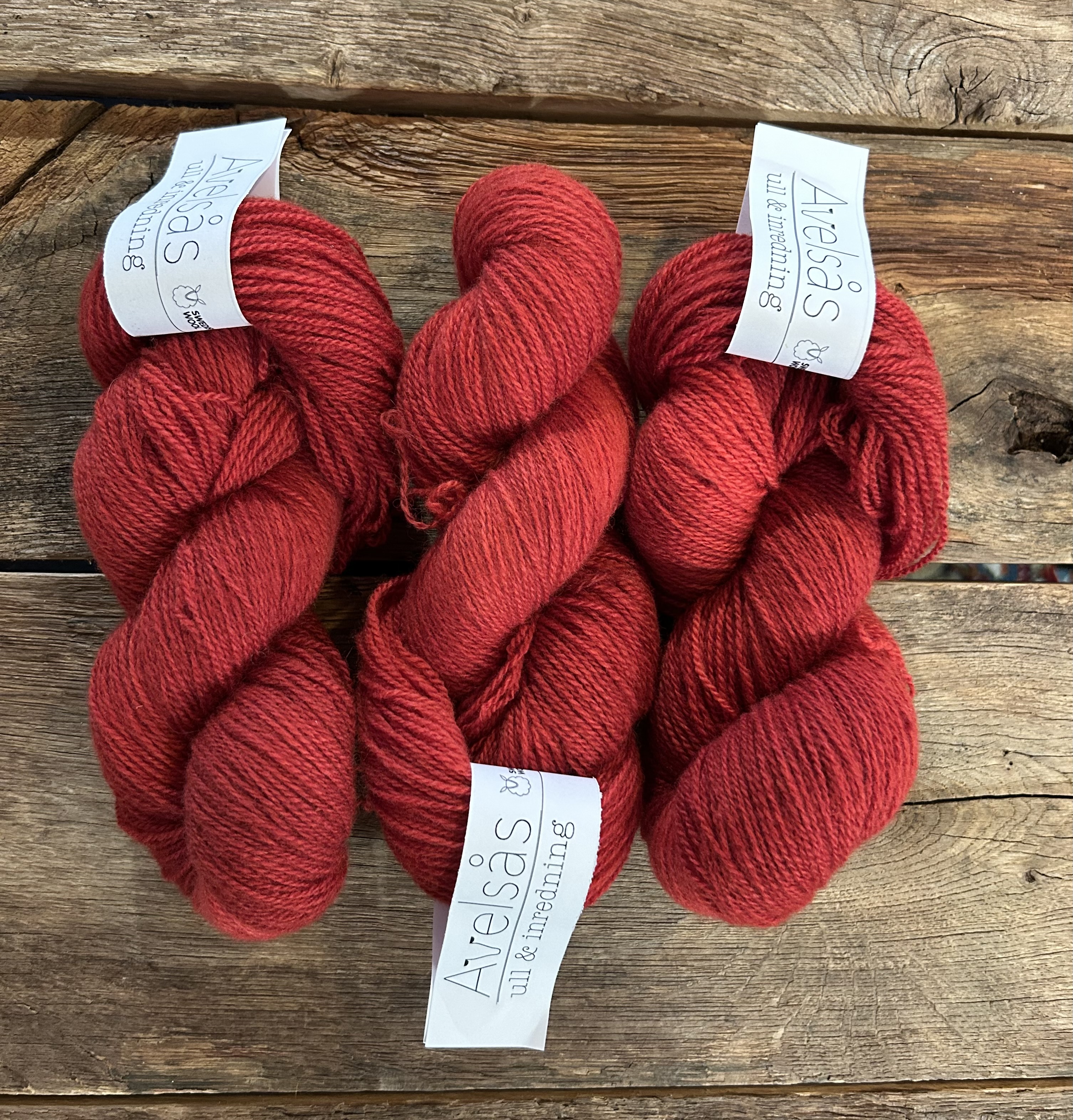 Bloodworm red 2-ply Jämtland yarn