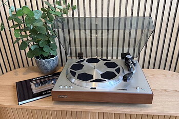 Thorens TD 404DD - Direktdriven skivspelare med autolyft