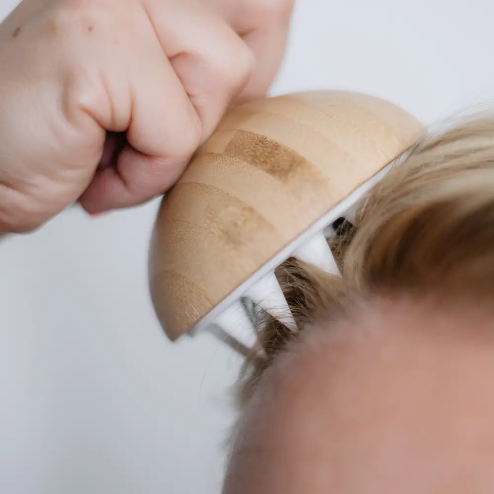 Croll & Denecke Scalp Massage Brush Bamboo - 2