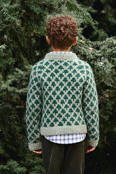Sandnes Christmas Tree Sweater Junior 2511_01 (17 m flerfärgsstick st 5)