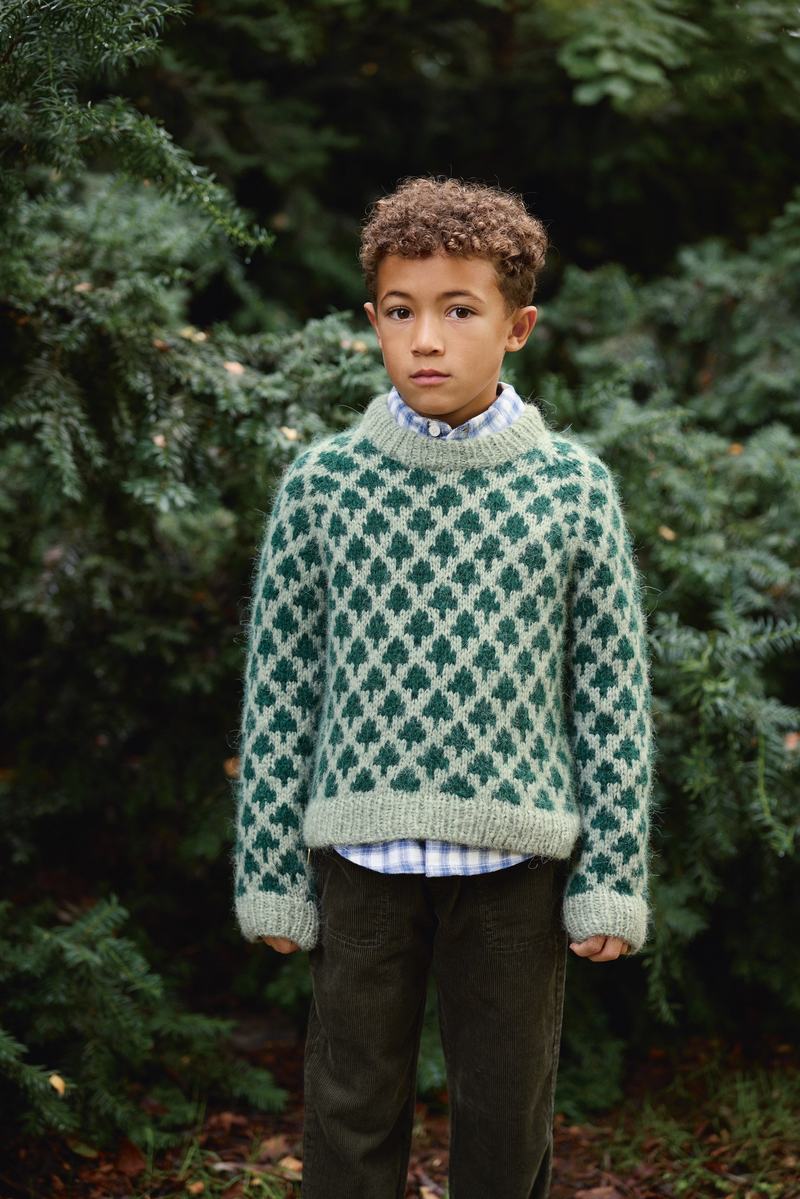 Sandnes Christmas Tree Sweater Junior 2511_01 (17 m flerfärgsstick st 5)