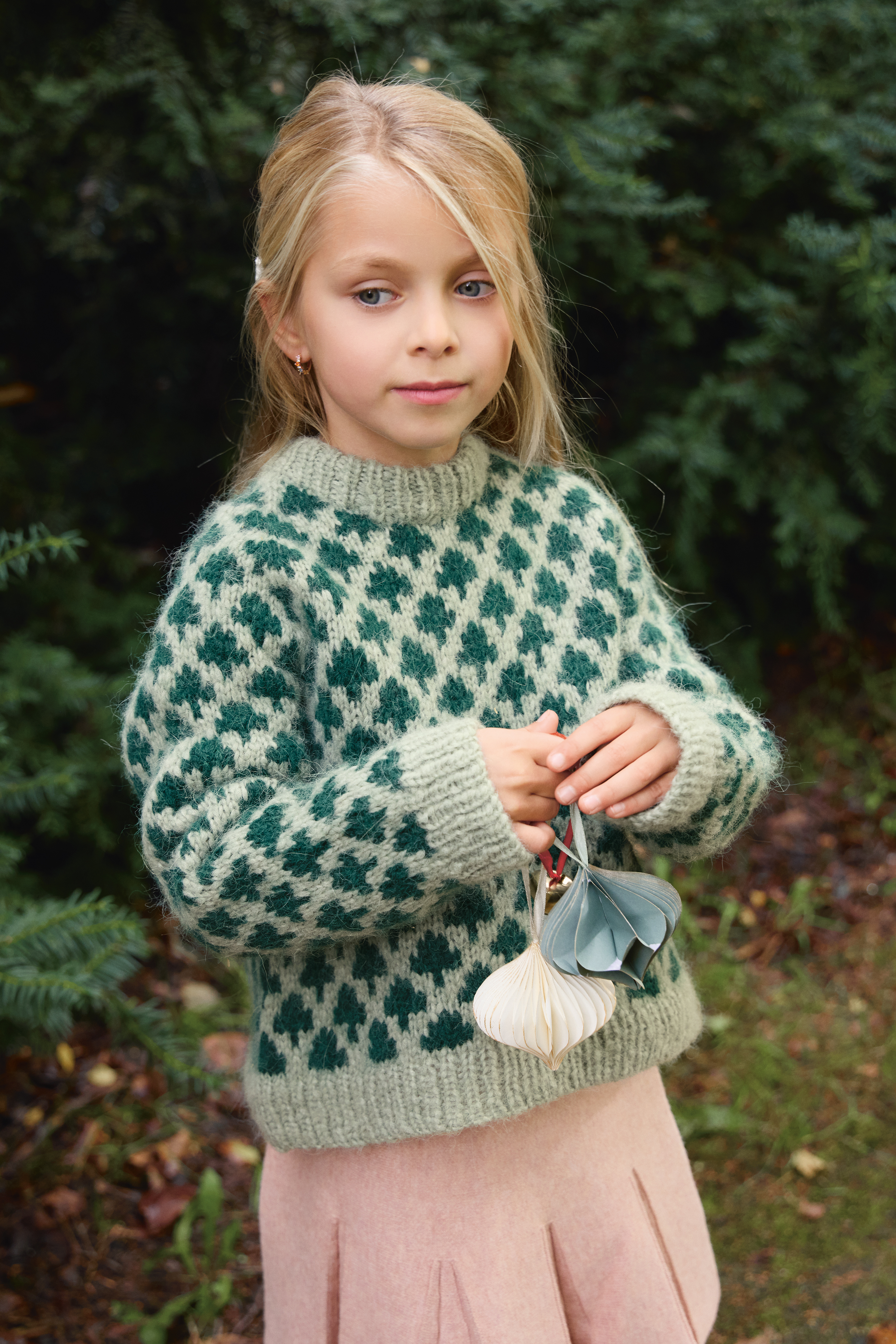 Sandnes Christmas Tree Sweater Junior 2511_01 (17 m flerfärgsstick st 5) - 4