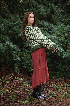 Sandnes Christmas Tree Sweater Dam 2511_02 (15 m flerfärgsstick st 5,5)