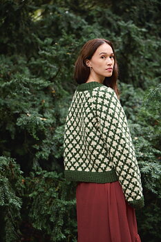 Sandnes Christmas Tree Sweater Dam 2511_02 (15 m flerfärgsstick st 5,5)