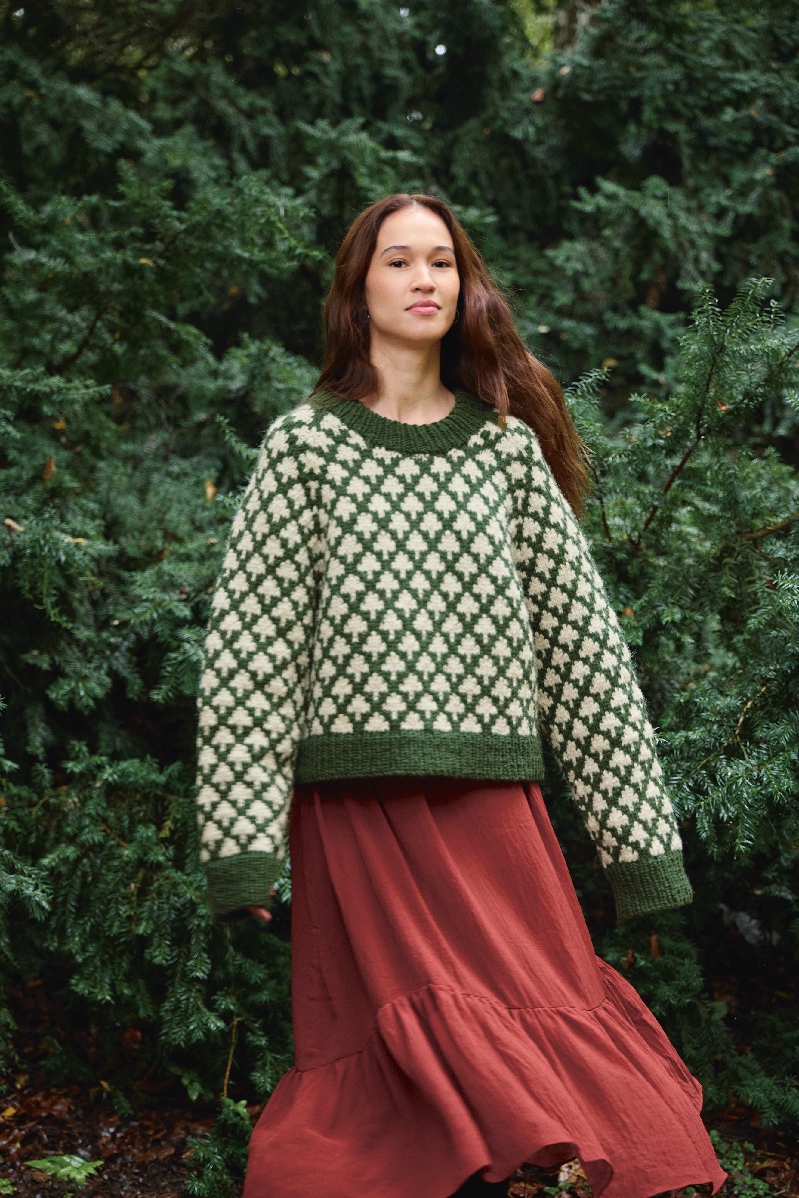 Sandnes Christmas Tree Sweater Dam 2511_02 (15 m flerfärgsstick st 5,5) - 3