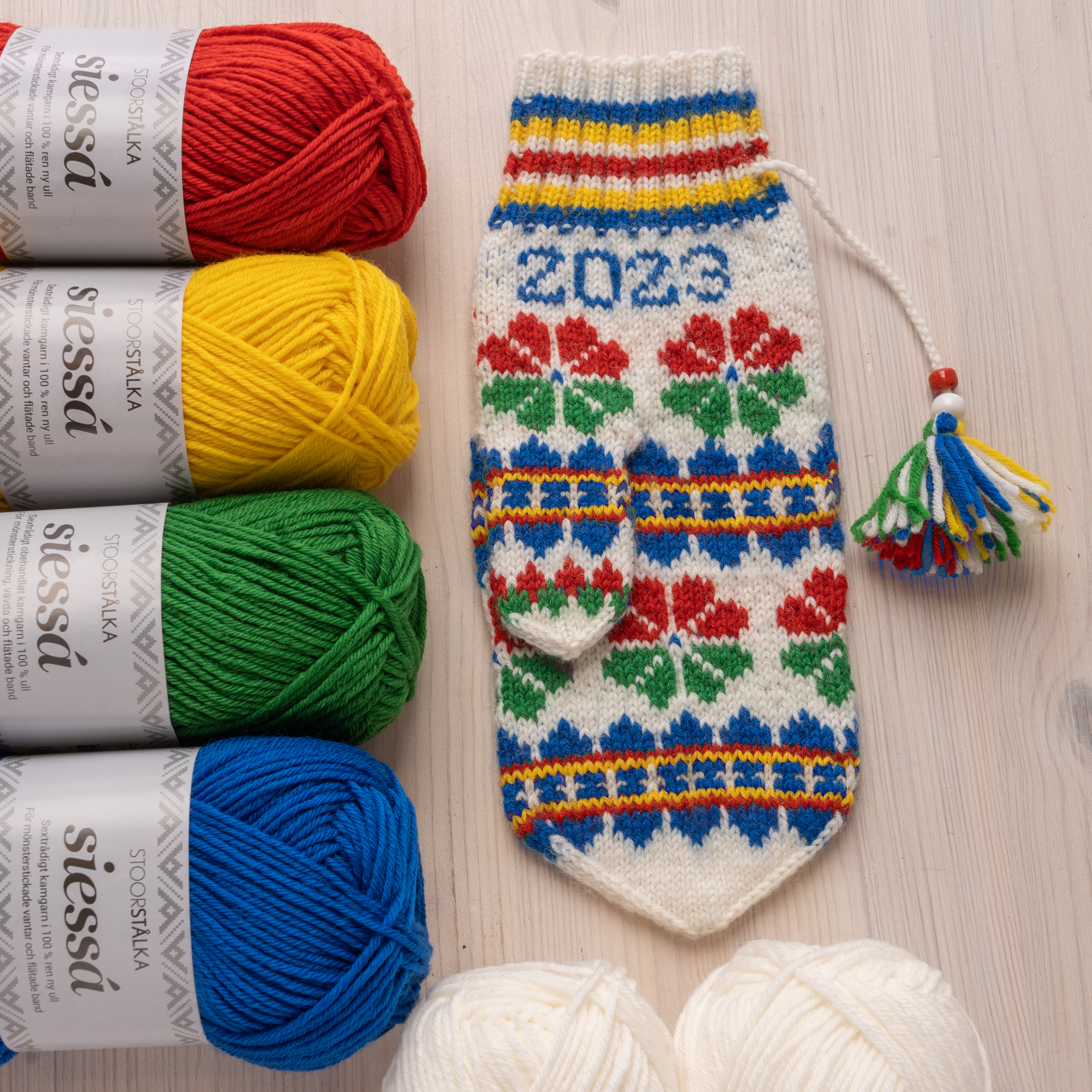 Knitting bundle mitten Porjusvanten white
