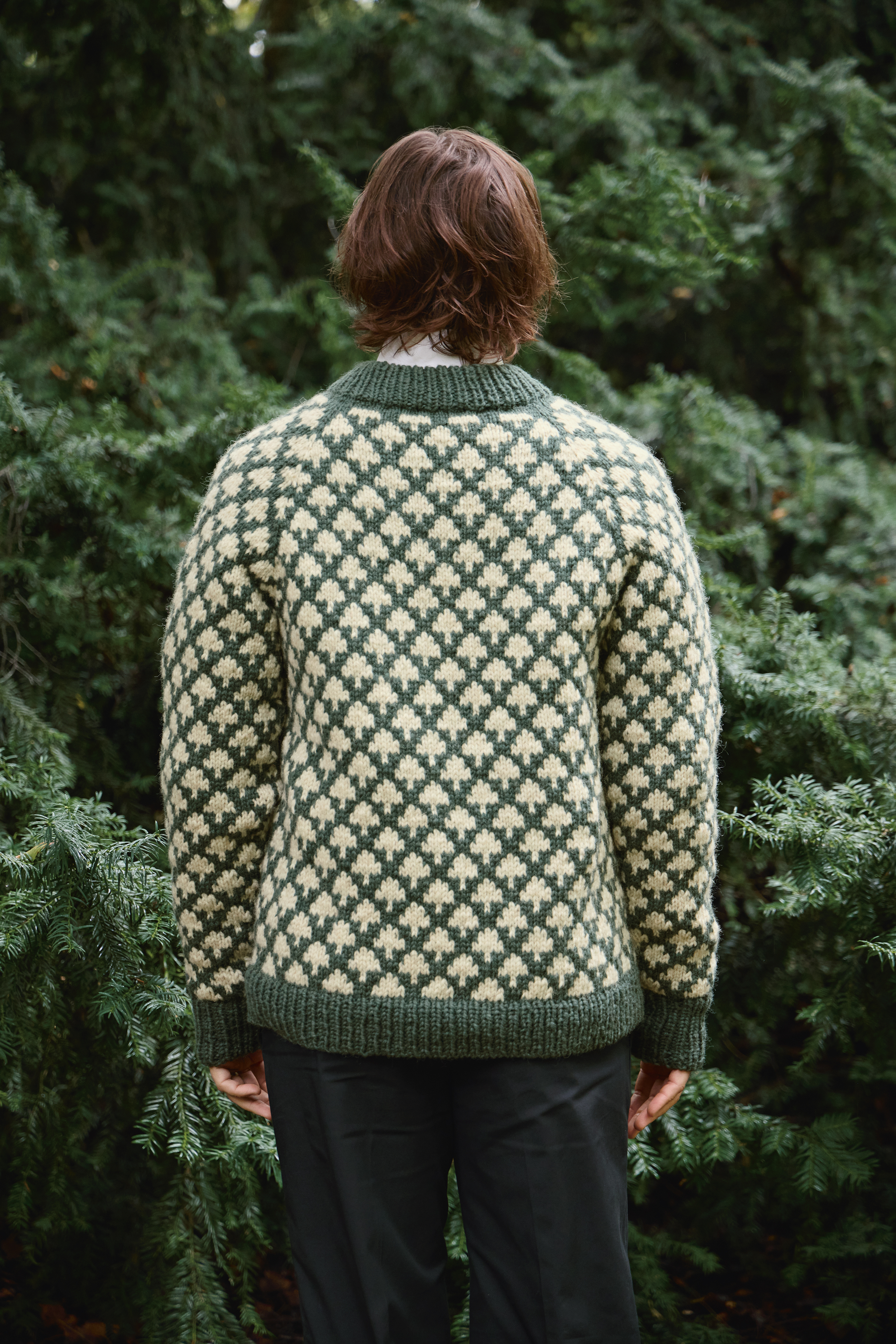 Sandnes Christmas Tree Sweater Man 2511_03 (15 m flerfärgsstick st 5,5)