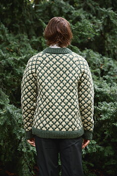 Sandnes Christmas Tree Sweater Man 2511_03 (15 m flerfärgsstick st 5,5)