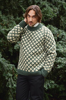 Sandnes Christmas Tree Sweater Man 2511_03 (15 m flerfärgsstick st 5,5)