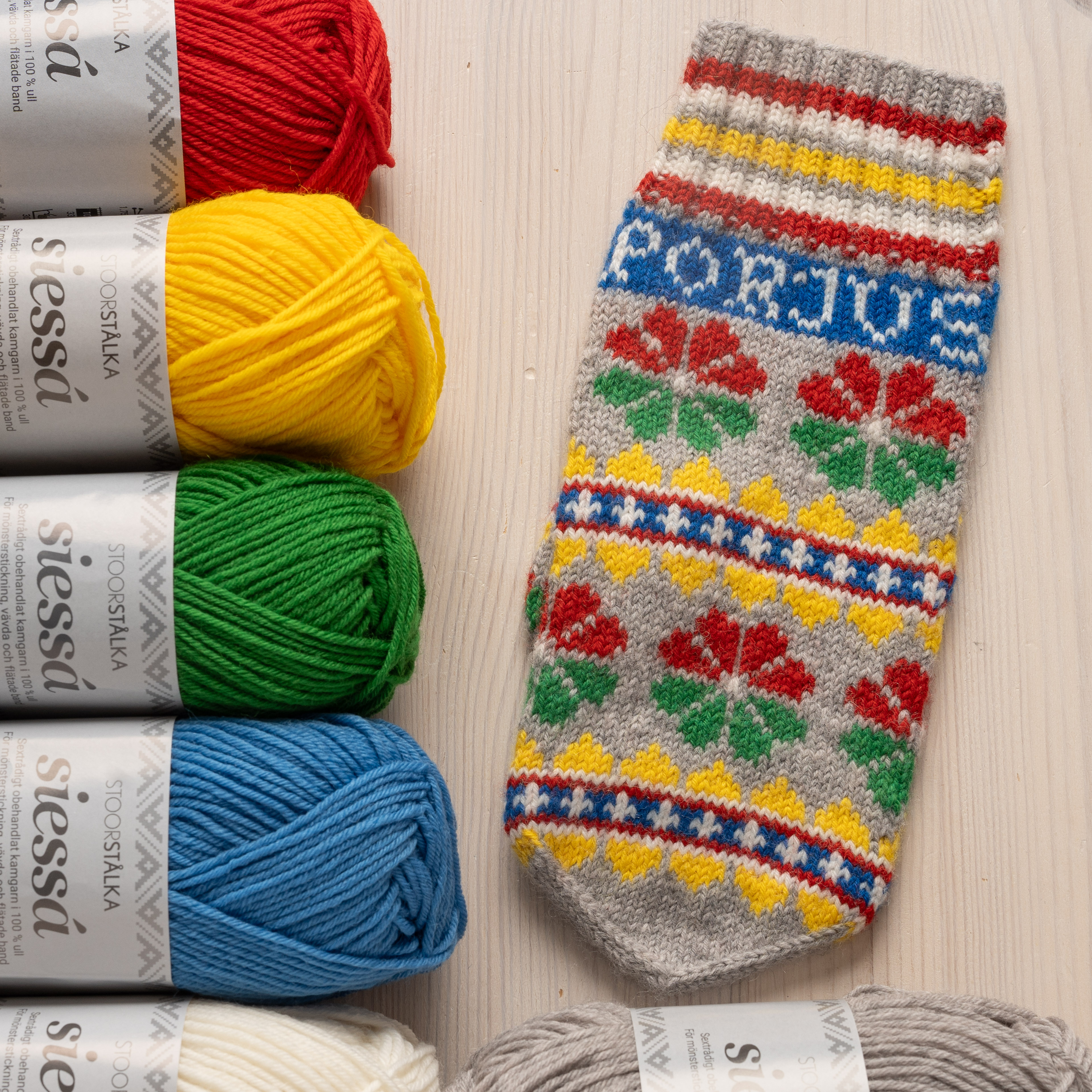 Strickset Fäustlinge Porjusvanten ljusgrå