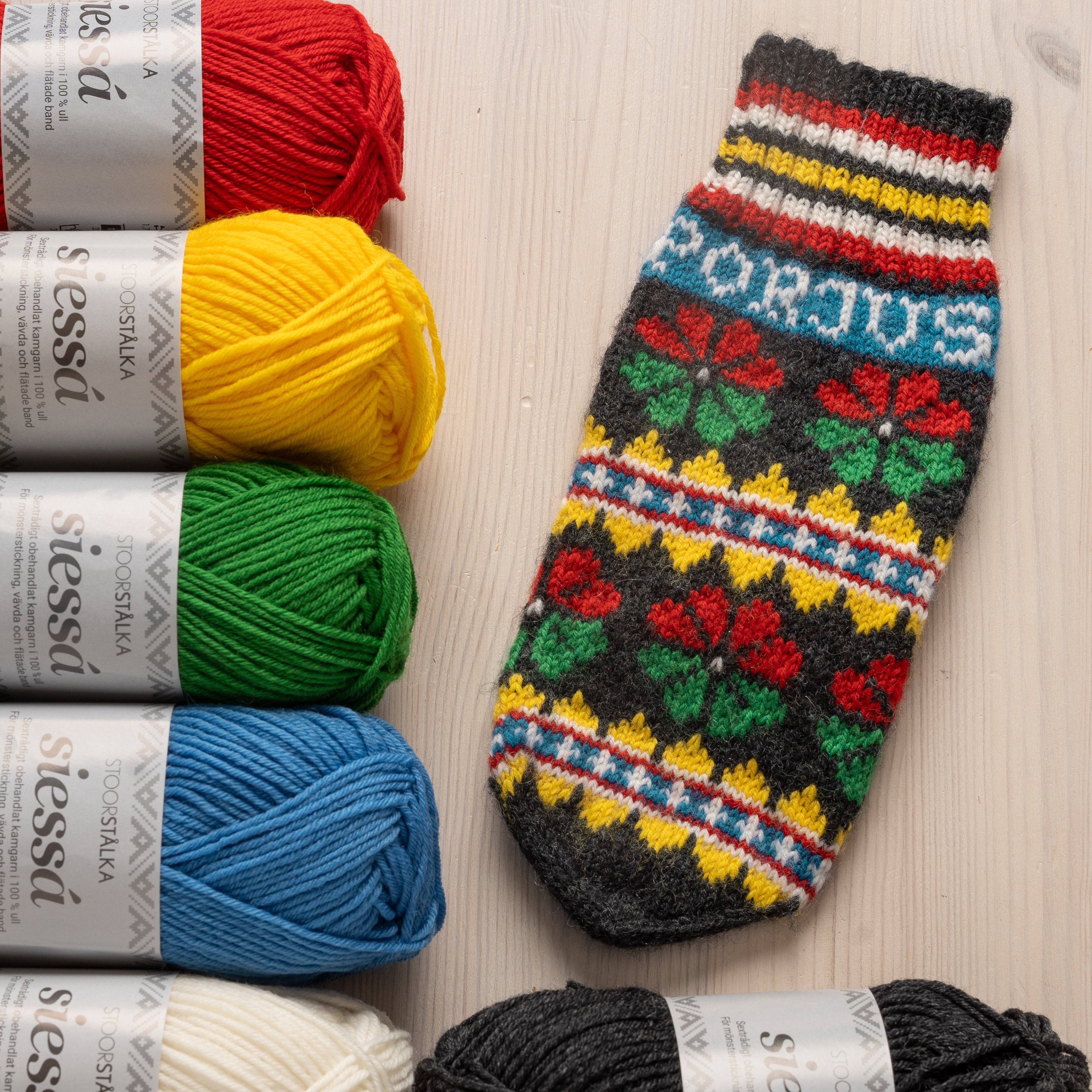 Knitting bundle mitten Porjusvanten dark gray