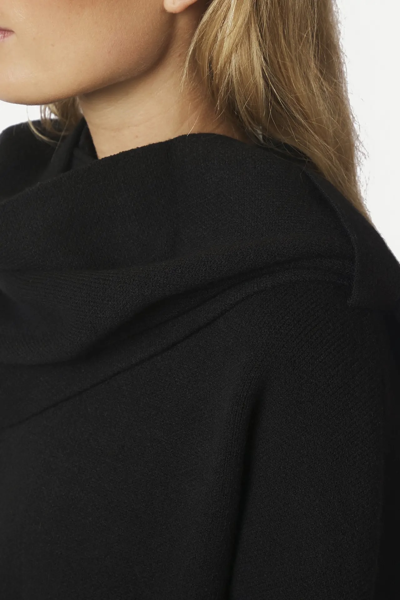 Neo Noir  - Wals Knit Scarf Blouse Black - 4