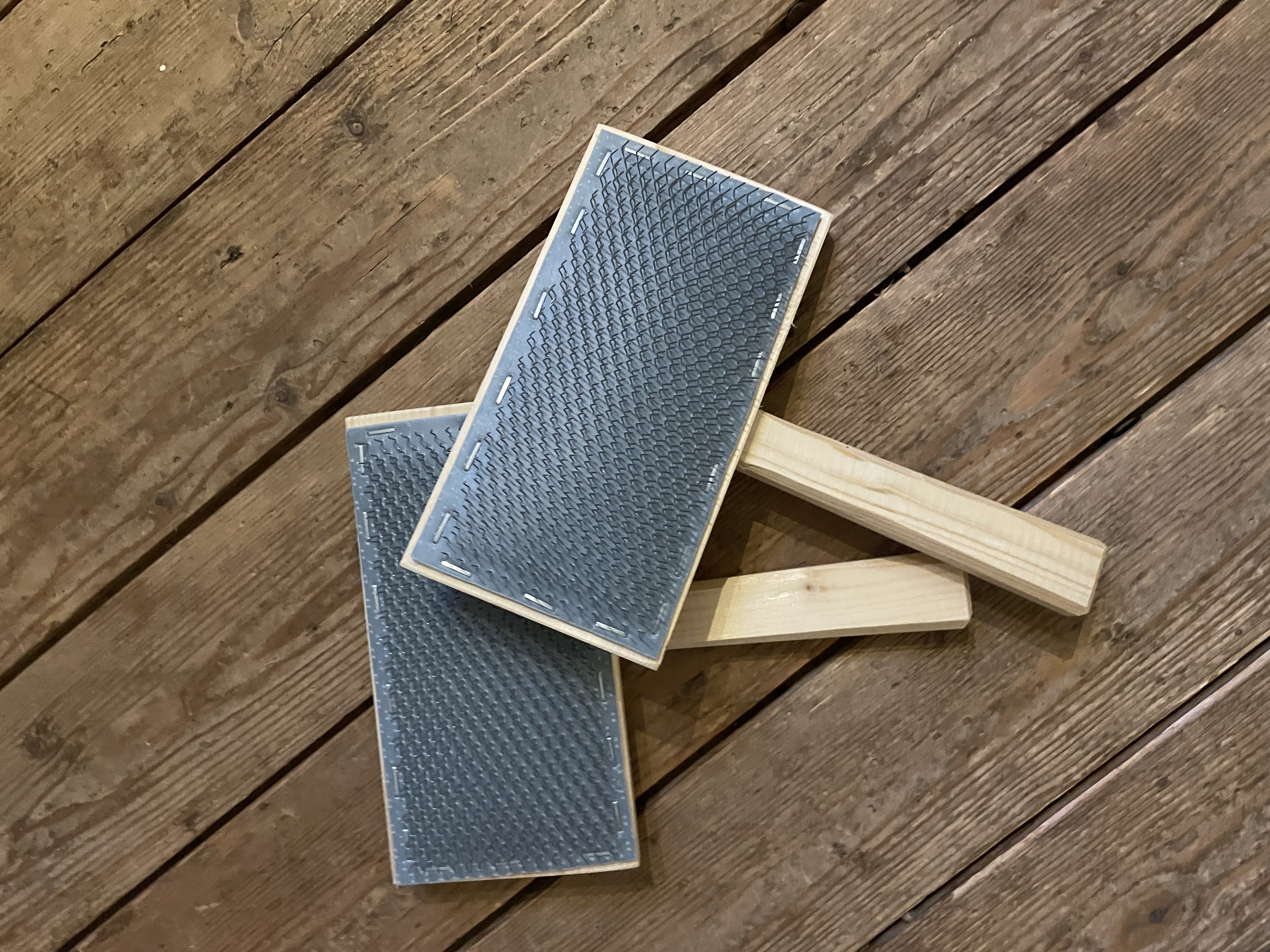 Hand carders - 4