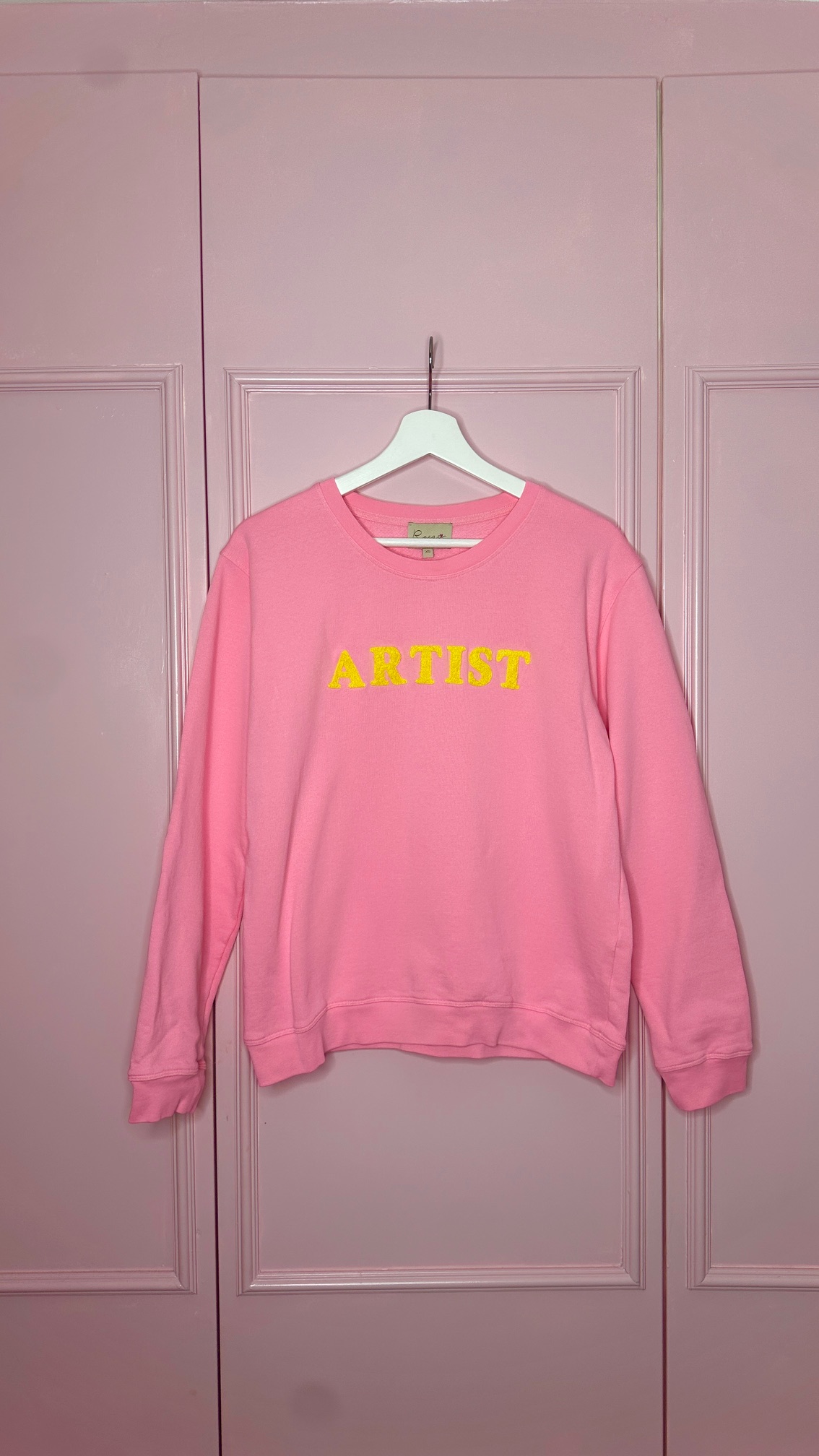 Sweatshirt artist auora pink with yellow