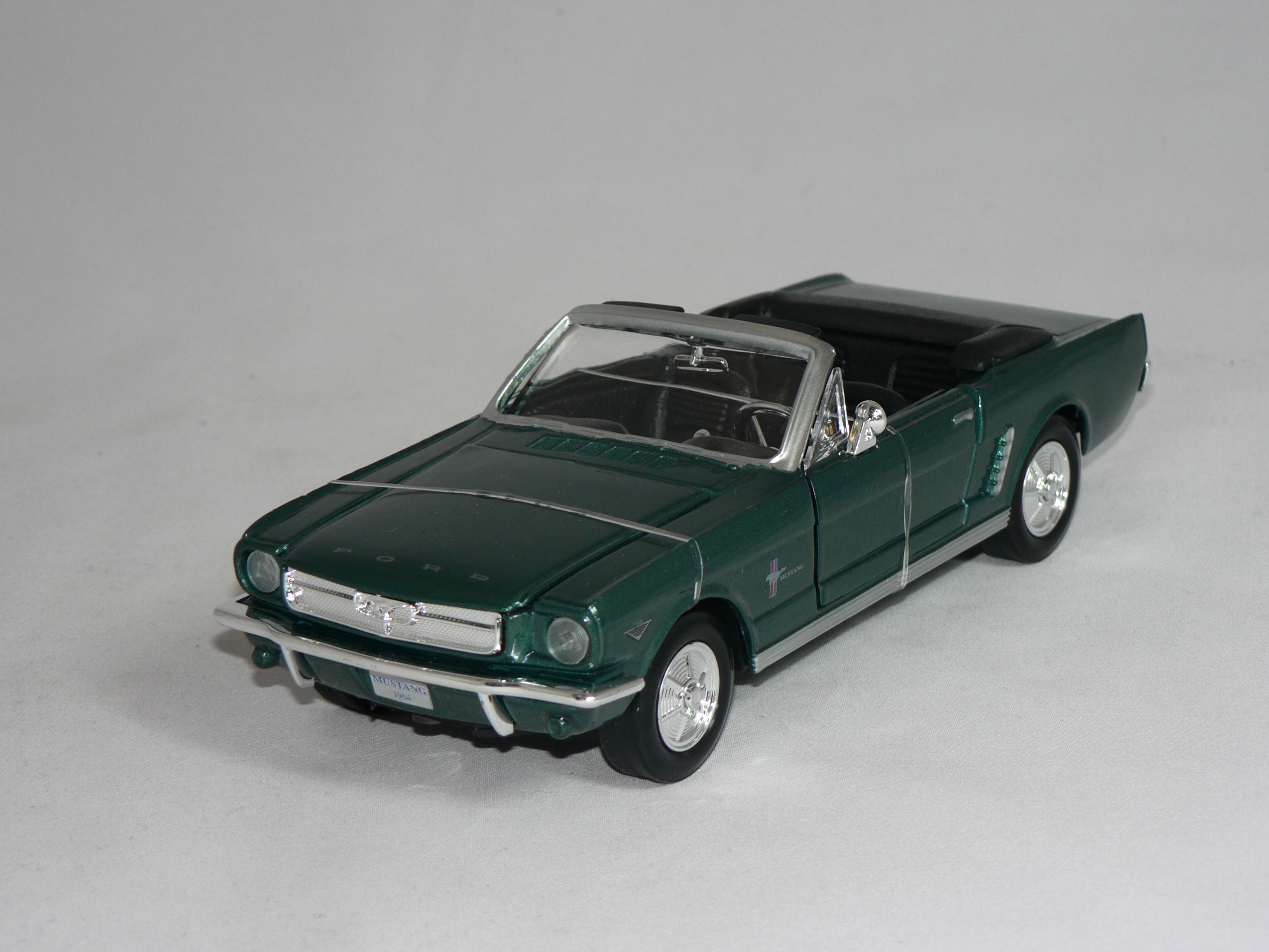 Ford Mustang  1964  1/2  1:24  Motor Max