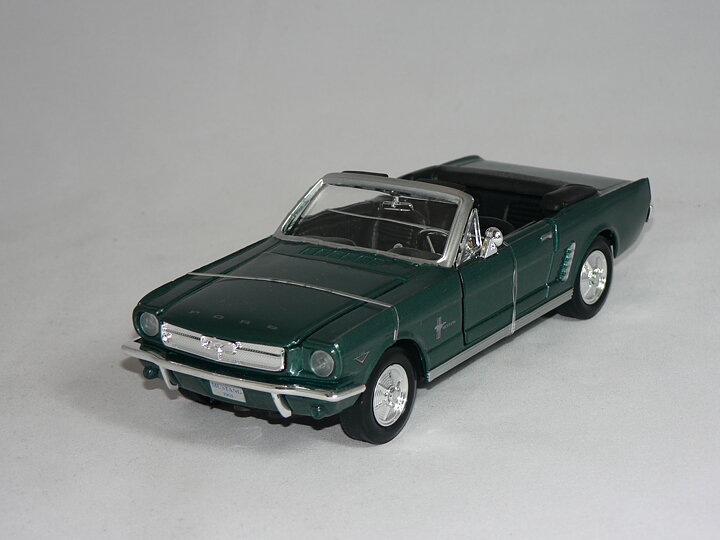 Ford Mustang  1964  1/2  1:24  Motor Max