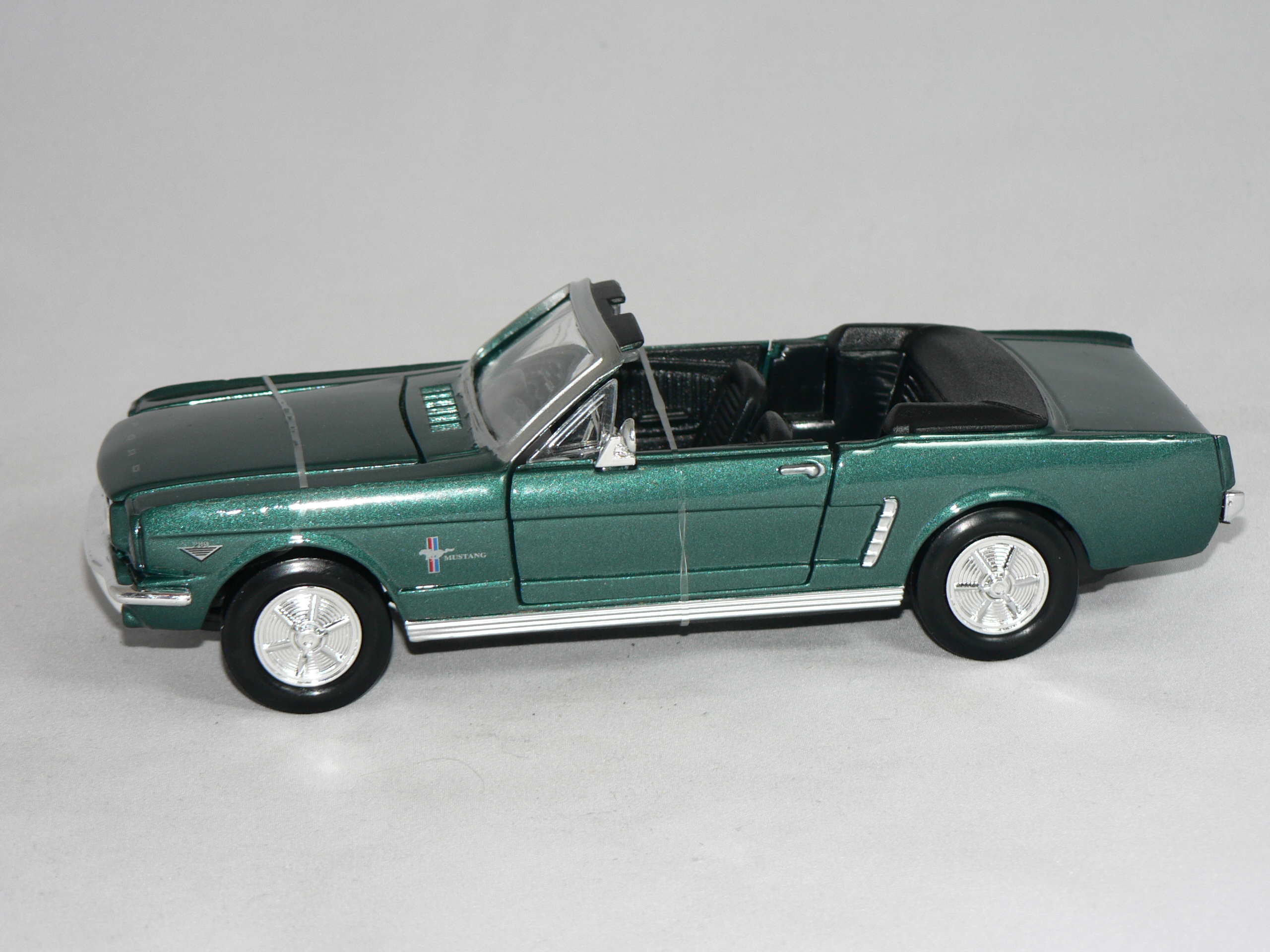 Ford Mustang  1964  1/2  1:24  Motor Max - 3