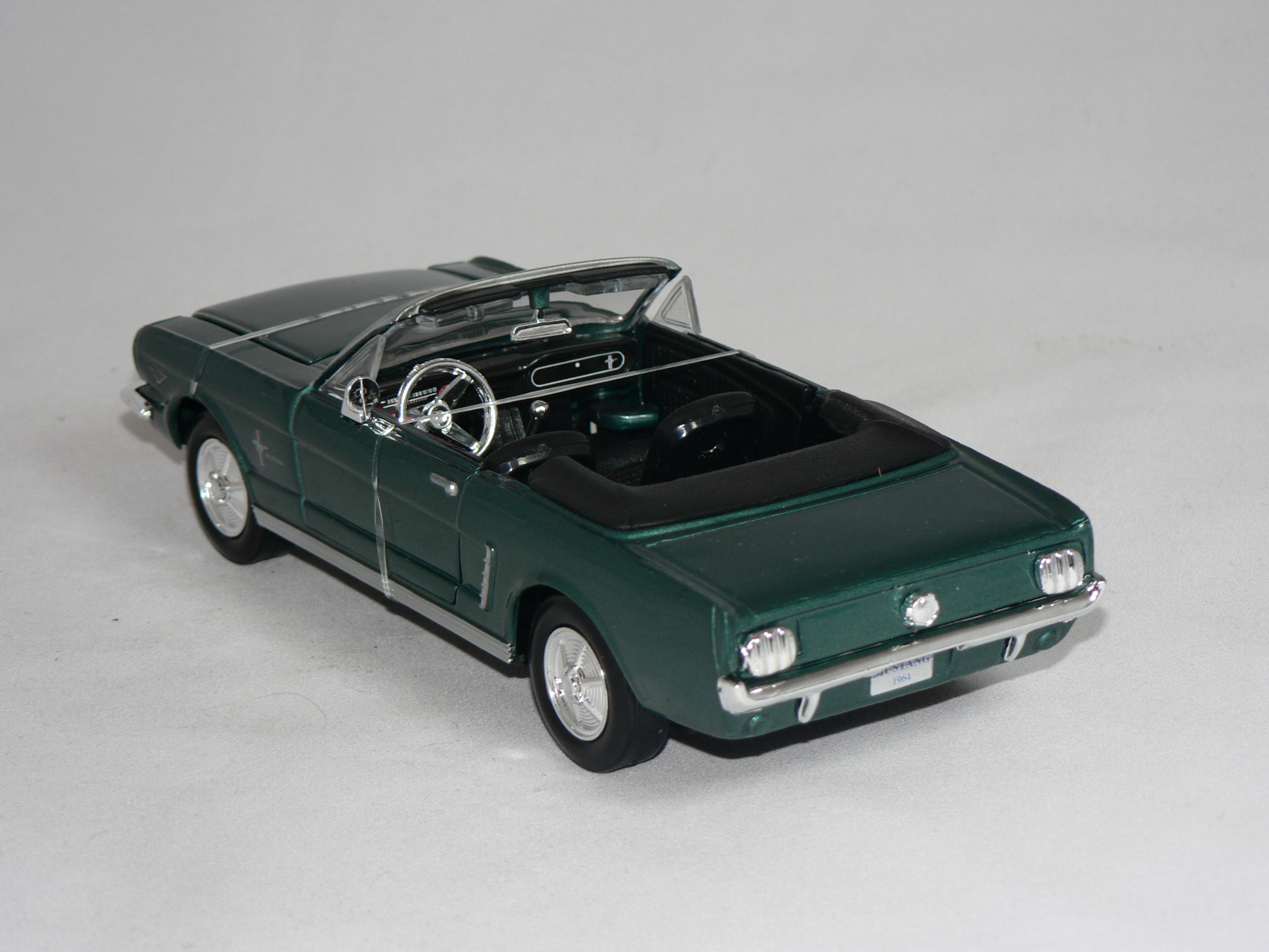 Ford Mustang  1964  1/2  1:24  Motor Max - 2