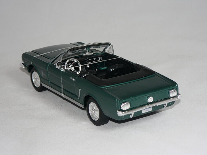 Ford Mustang  1964  1/2  1:24  Motor Max