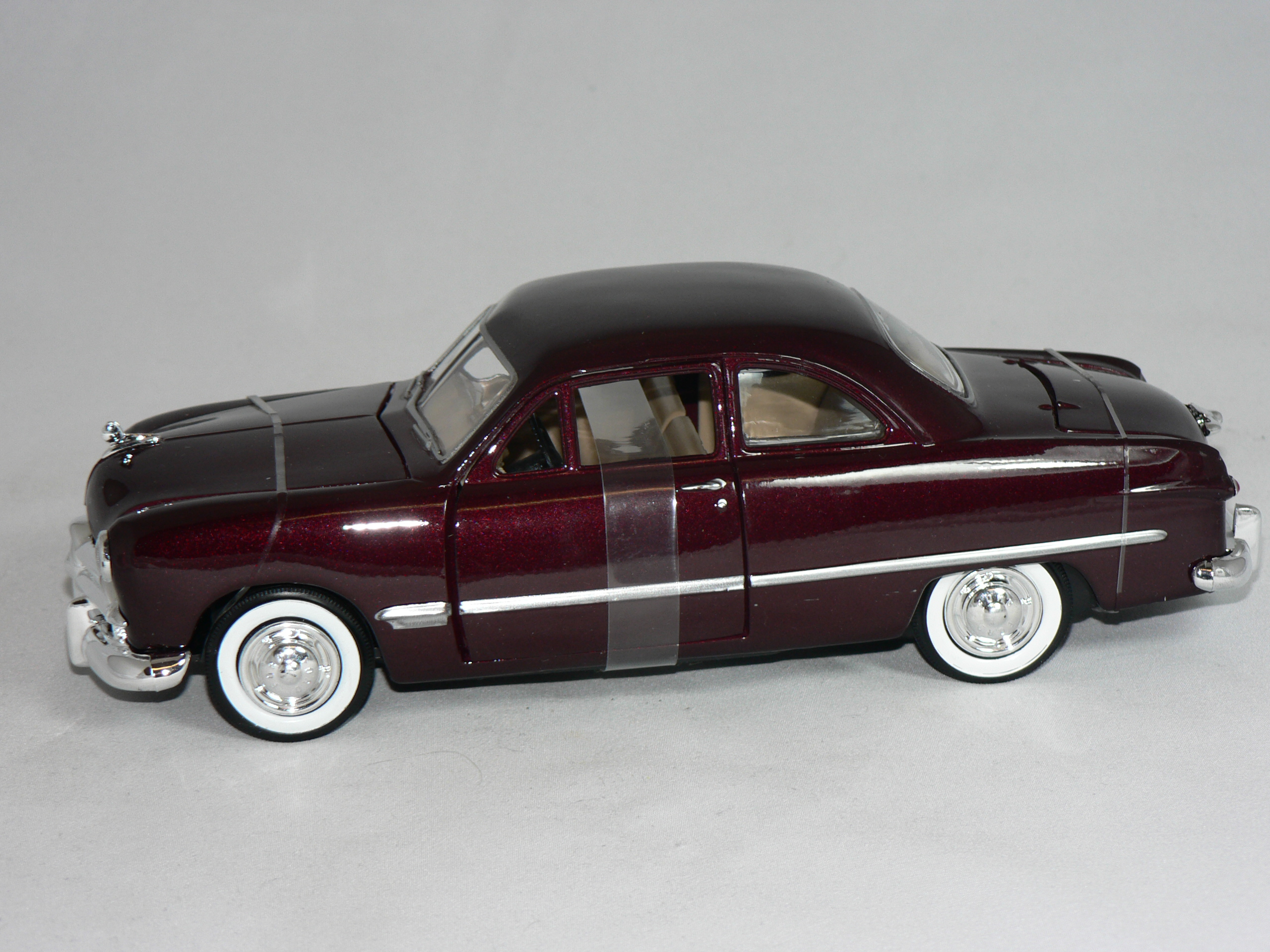 Ford  Coupe  1949  1:24  Motor Max - 3