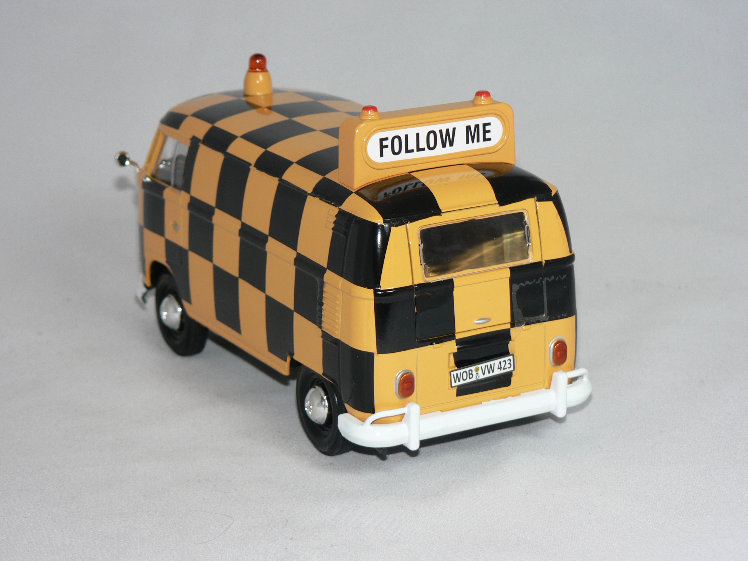 VW  Buss Trafik vakt  1:24  Motor Max - 2