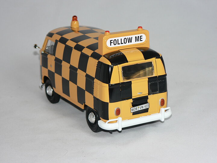 VW  Buss Trafik vakt  1:24  Motor Max