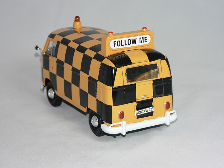 VW  Buss Trafik vakt  1:24  Motor Max