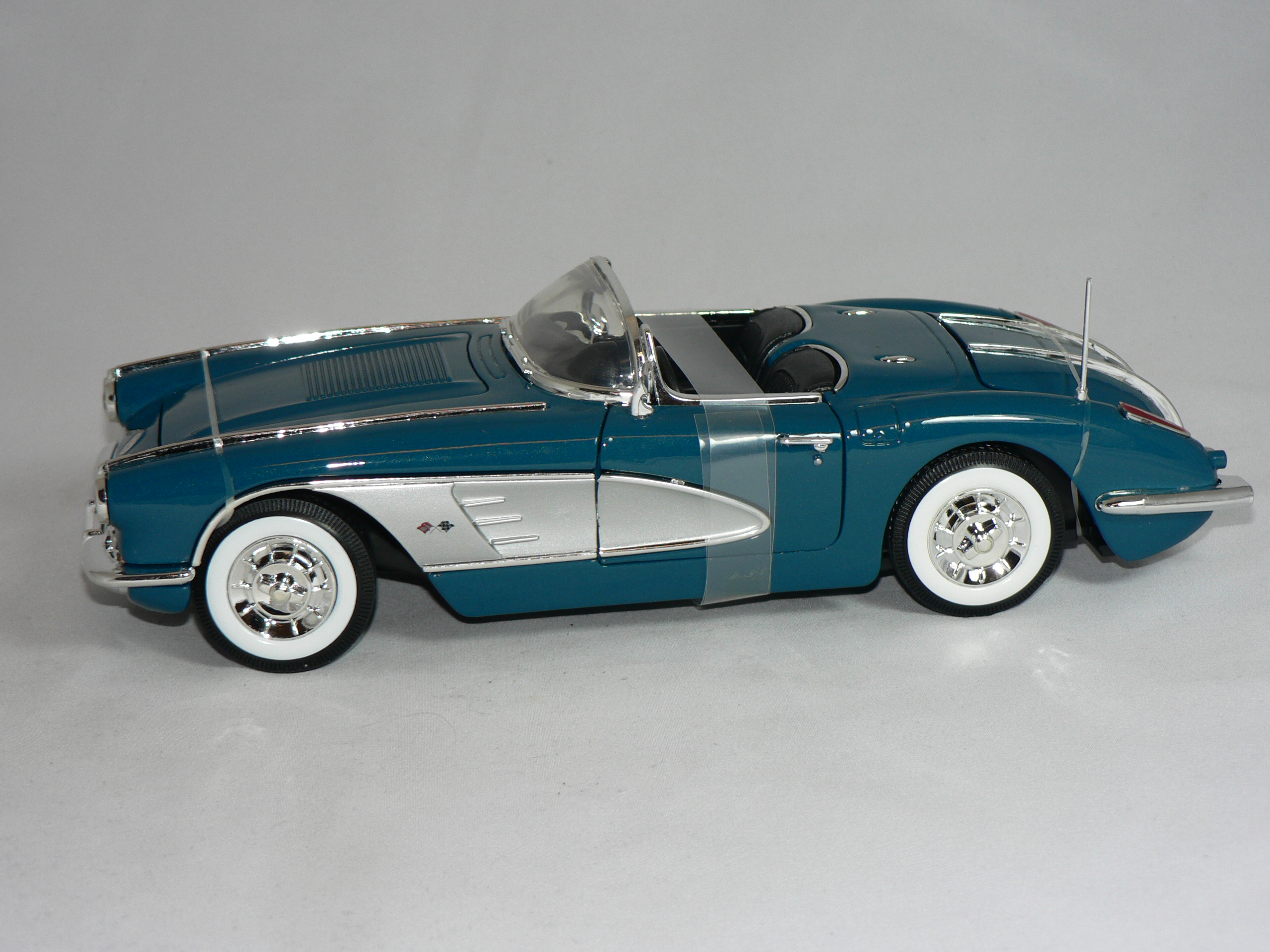 Chevrolet Corvette  1958   1:18   Motor Max - 3