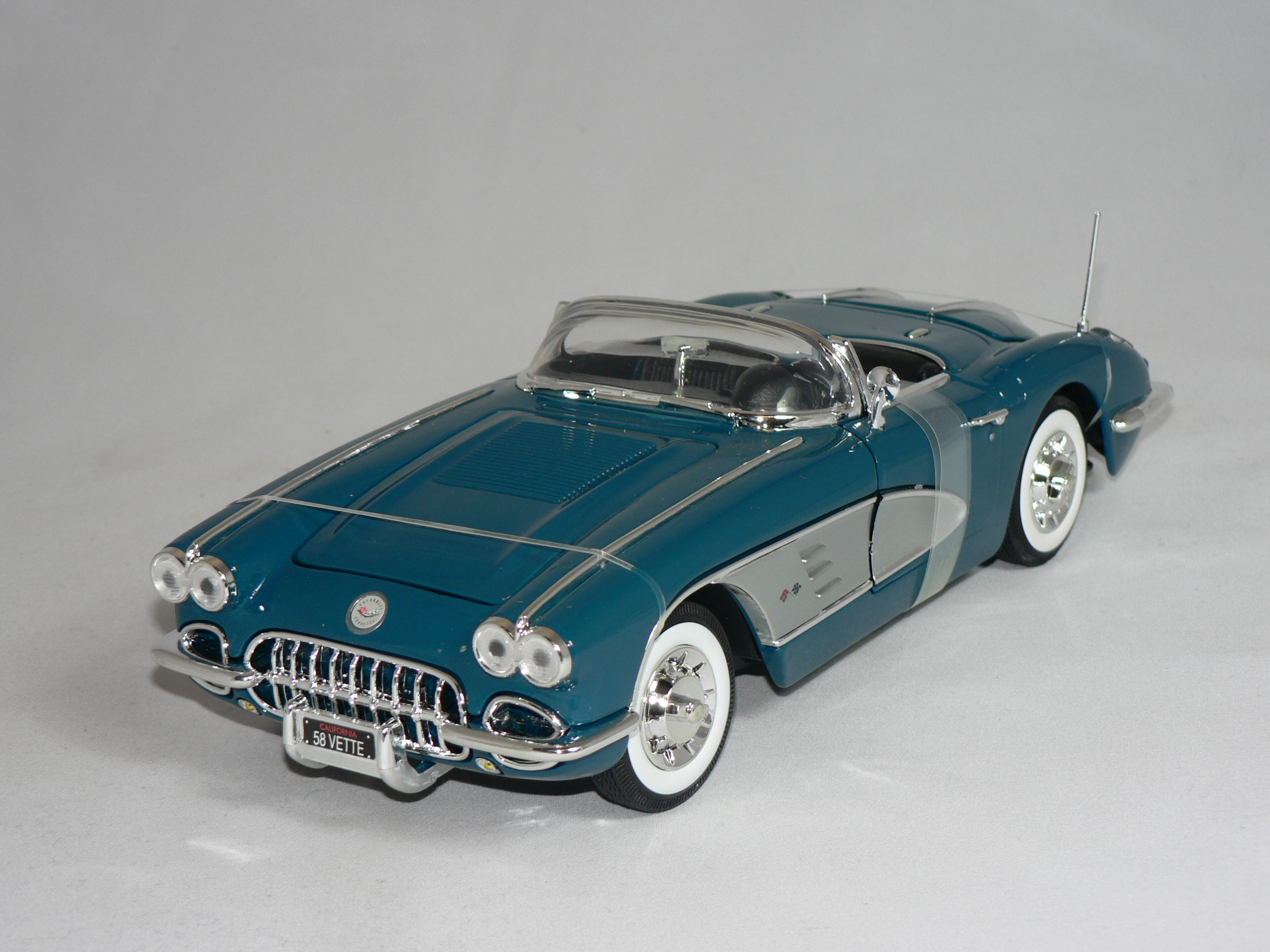 Chevrolet Corvette  1958   1:18   Motor Max