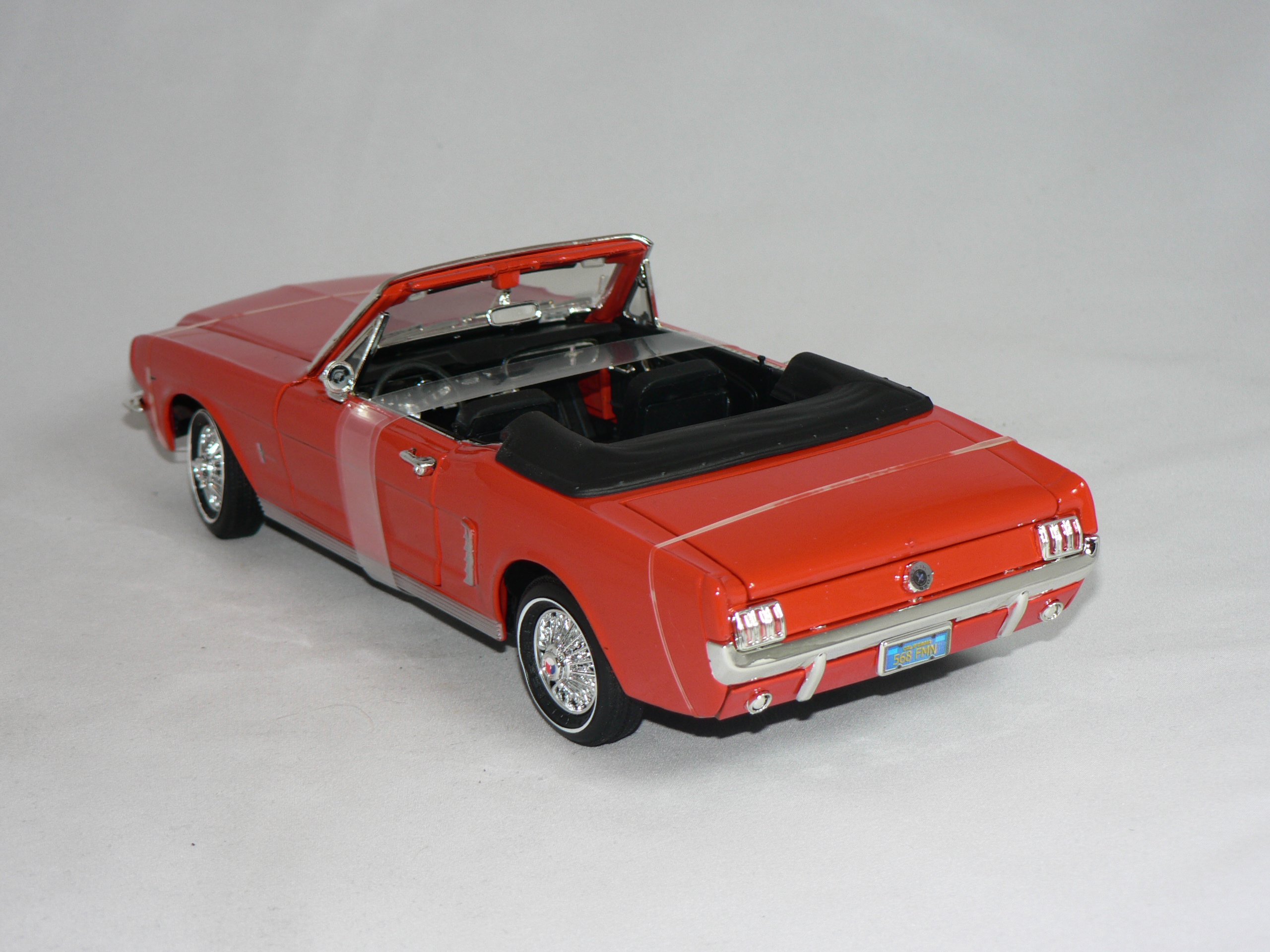 Ford Mustang  1964 1/2   1:18  Motor Max - 2