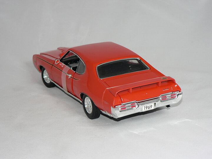 Pontiac GTO 1969  Judge  1:18 Motor Max